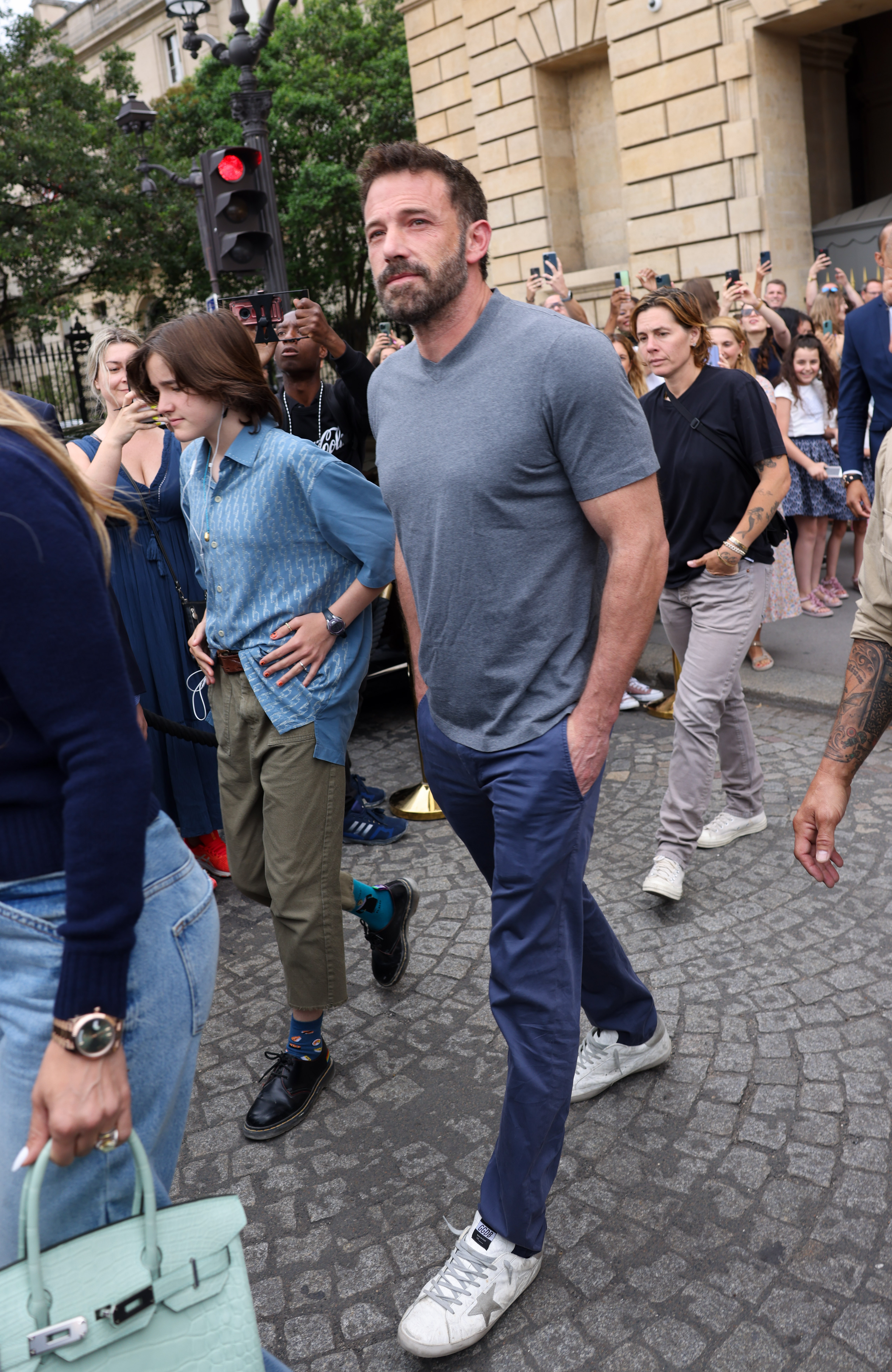 Fin et Ben Affleck sont sortis à Paris, France, le 26 juillet 2022 | Source : Getty Images