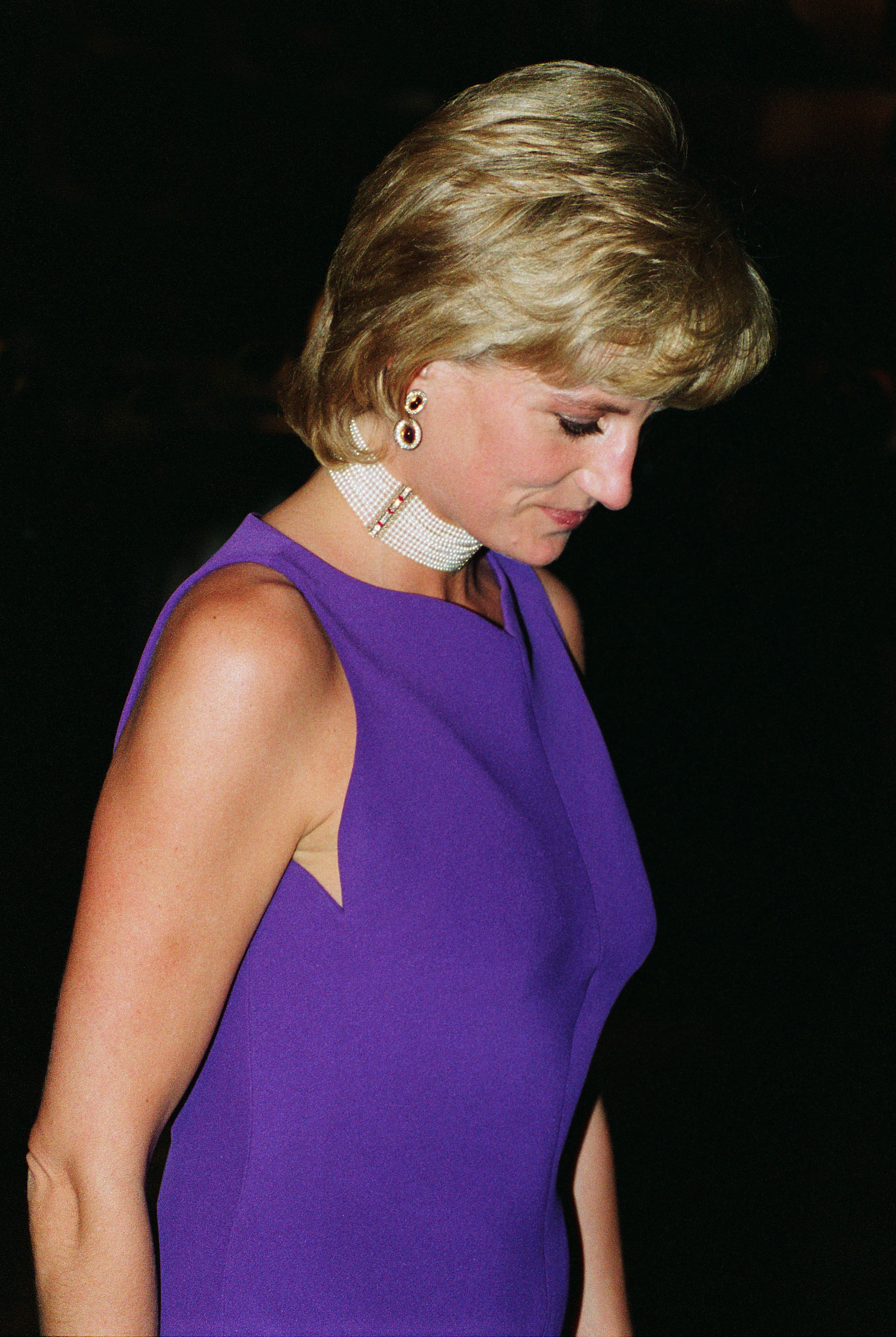 La princesse Diana quitte un dîner de gala au Field Museum of Natural History en 1996 | Source : Getty Images