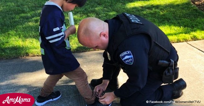 Après avoir vu les chaussettes sanglantes du garçon, le policier a décidé de lui acheter des chaussures