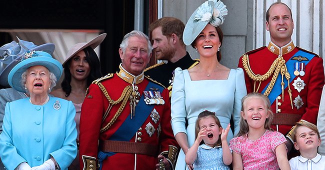 Le dress code de la famille royale : des shorts du prince George aux gants de la Reine