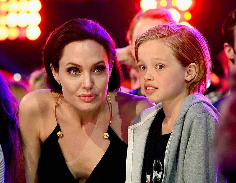 Angelina Jolie et sa fille Shiloh le 28 mars 2015 à Inglewood, en Californie | Photo : Getty Images