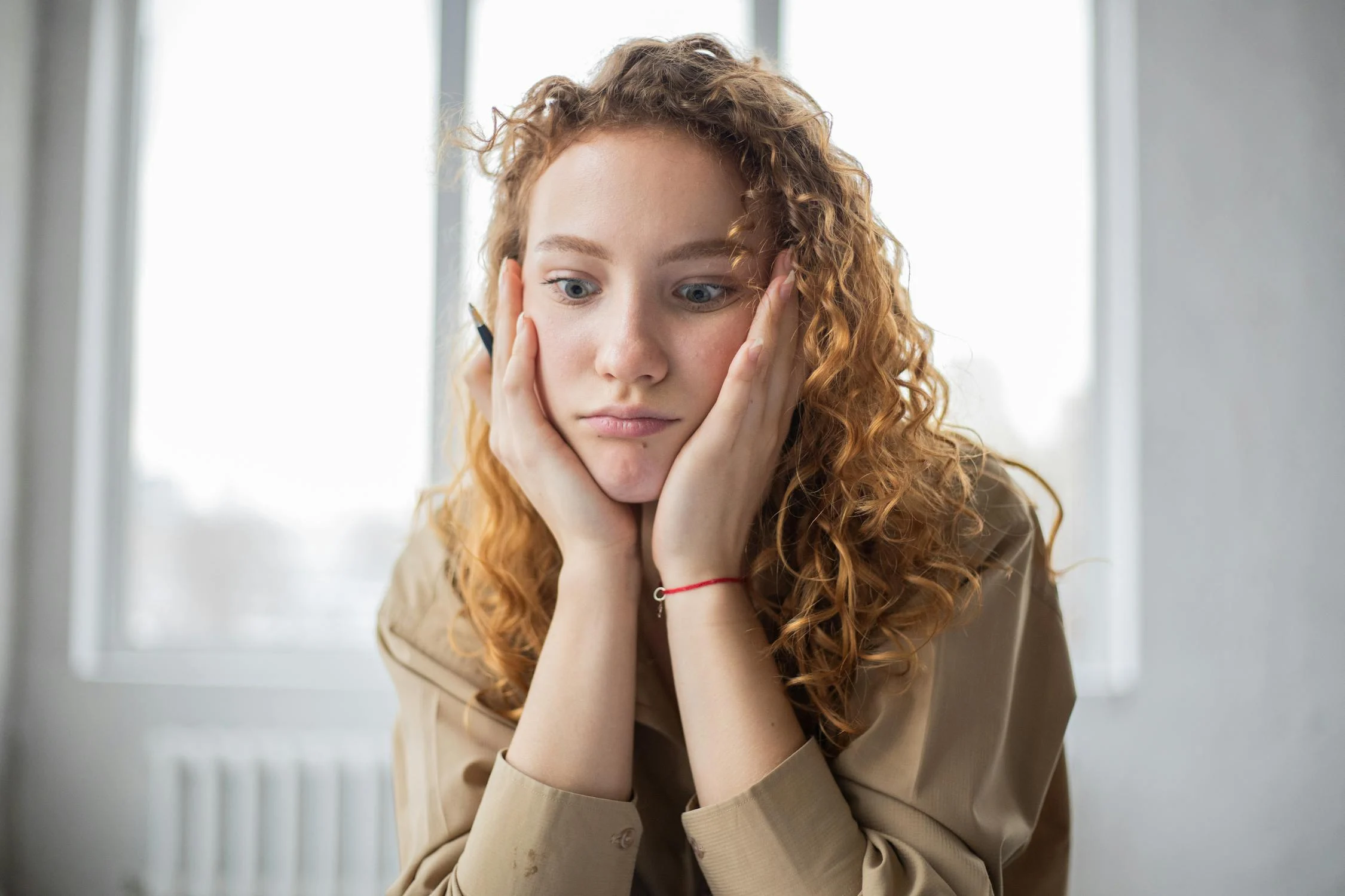 Une femme perplexe | Source : Pexels