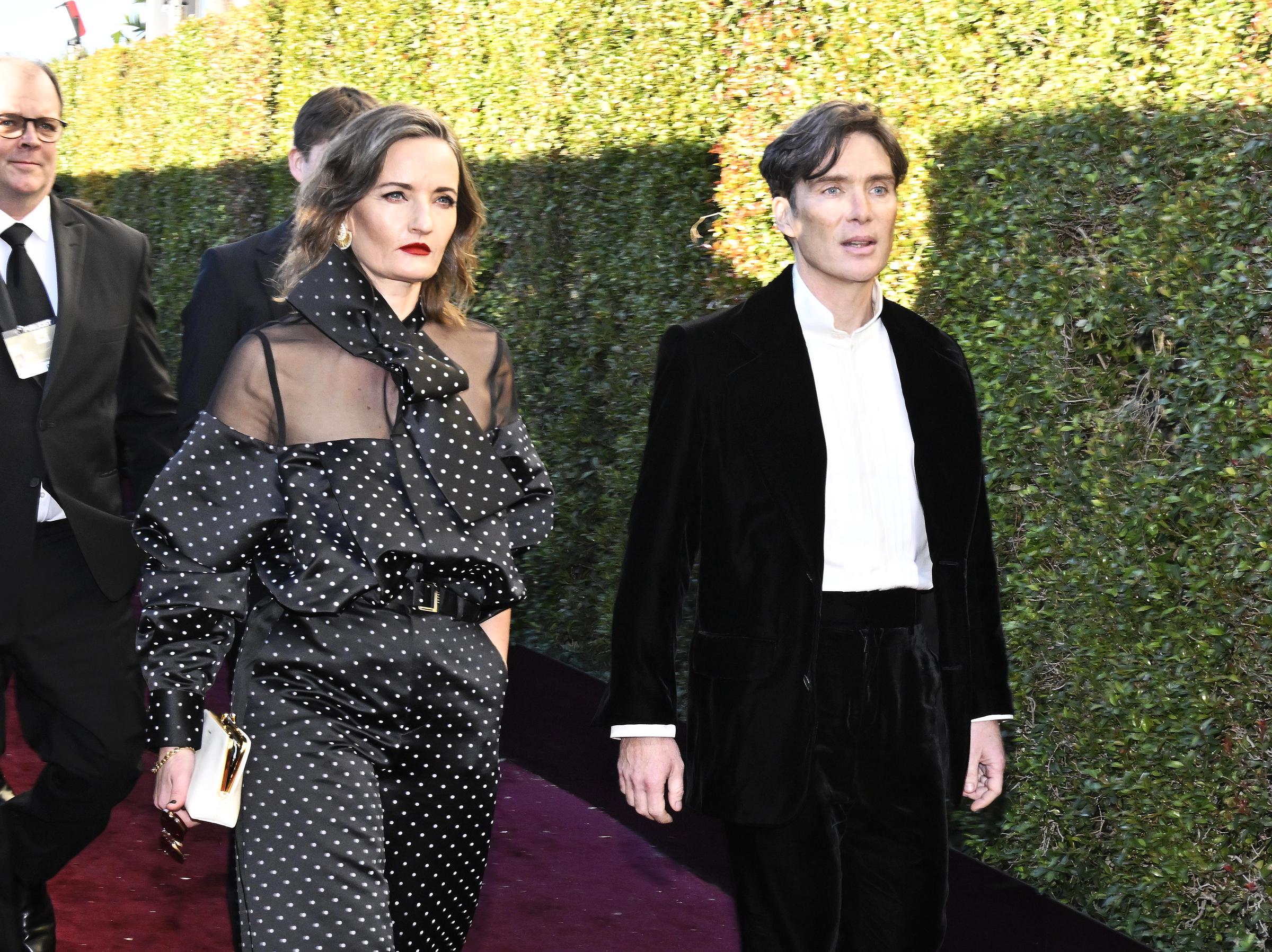 Yvonne McGuinness and Cillian Murphy lors de la 81e cérémonie des Golden Globe Awards, le 7 janvier 2024, à Beverly Hills, en Californie. | Source : Getty Images