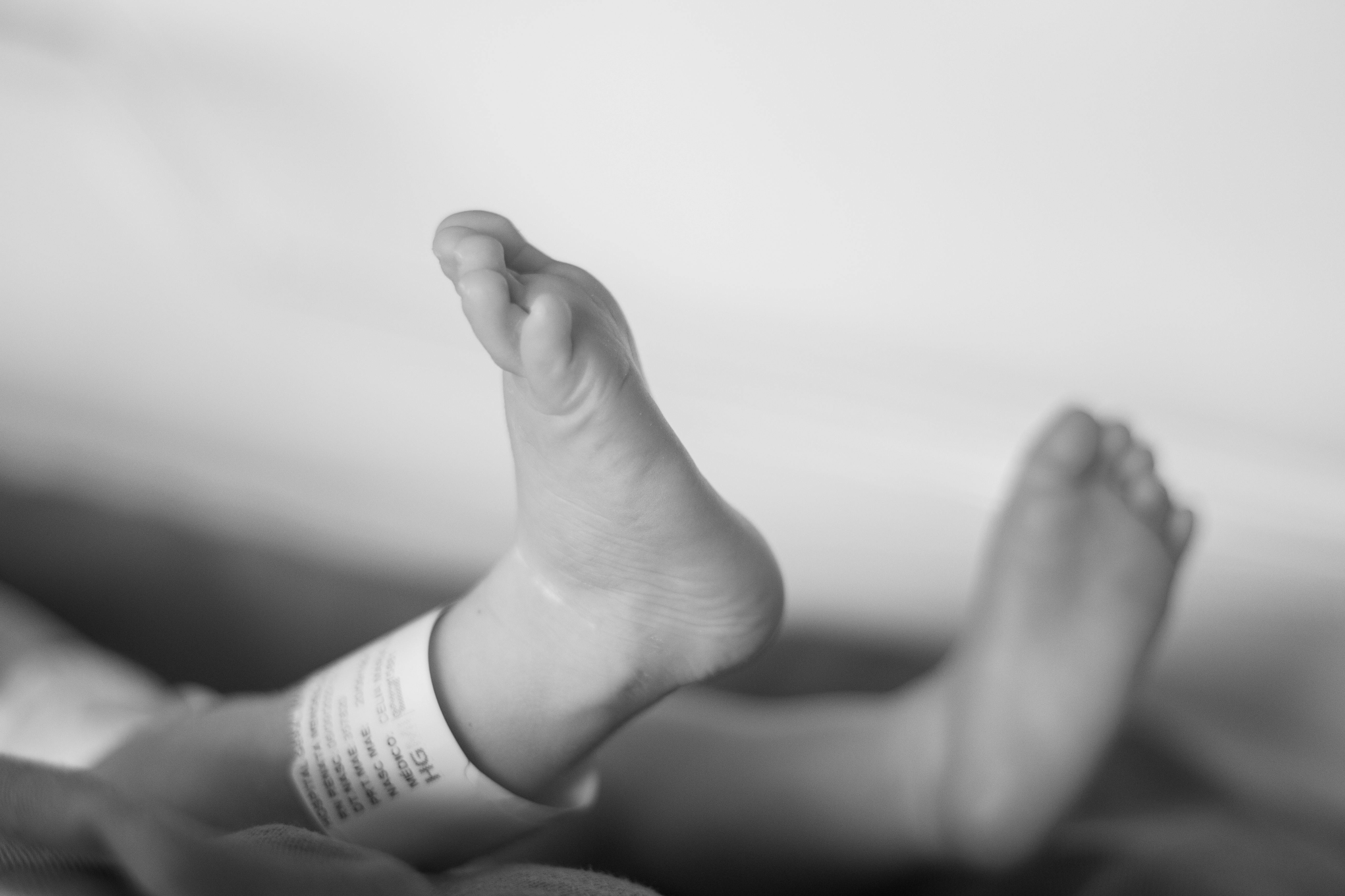 Les petits pieds d'un nouveau-né | Source : Pexels