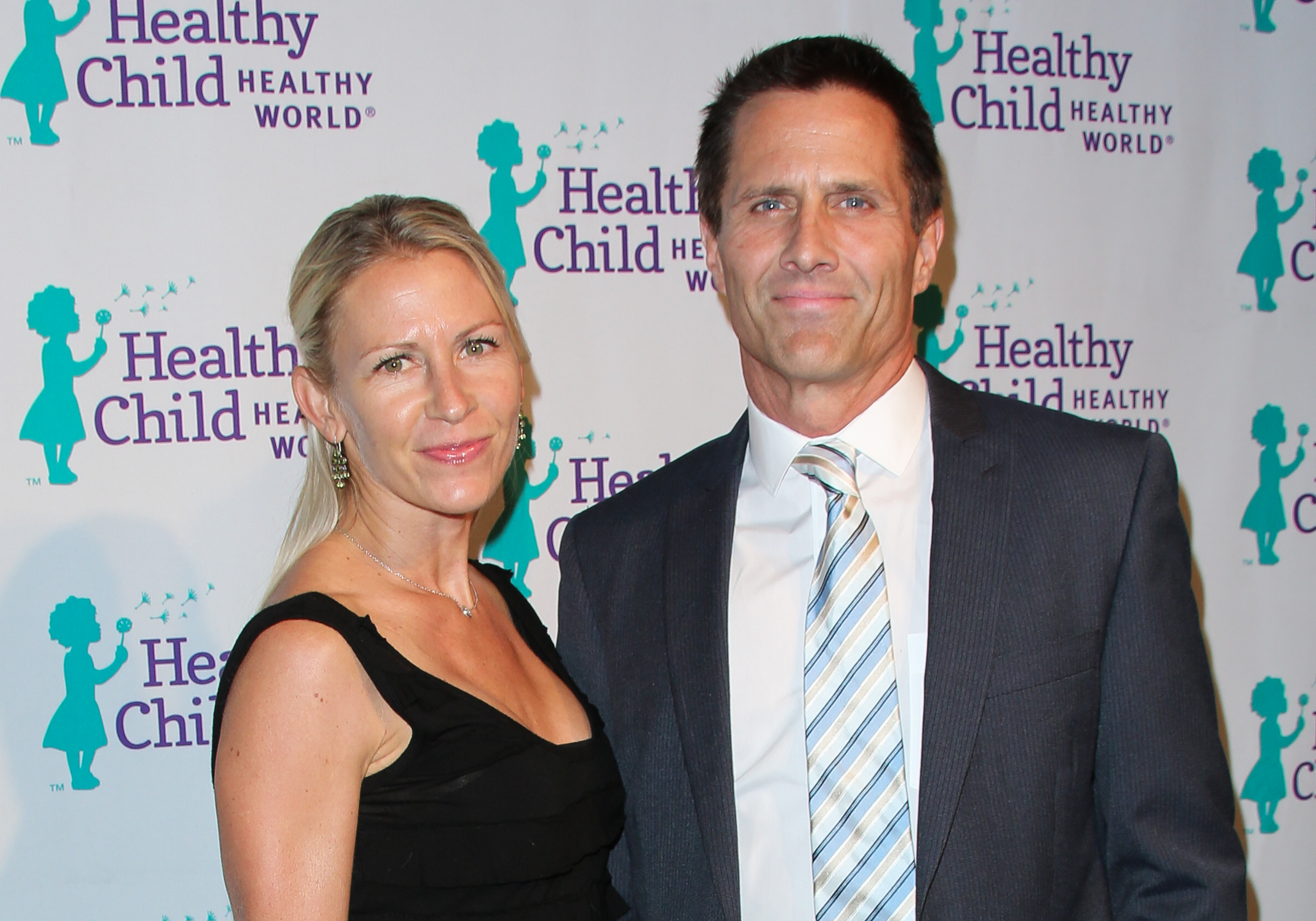 Erin Bolte et Rob Estes assistent à la remise des 6e prix annuels de Mom On A Mission de Healthy Child Healthy World, le 29 octobre 2014 | Source : Getty Images