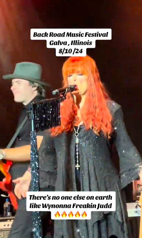 Wynonna Judd se produisant au festival de musique Back Road, posté le 12 août 2024 | Source : TikTok/tanaaa142