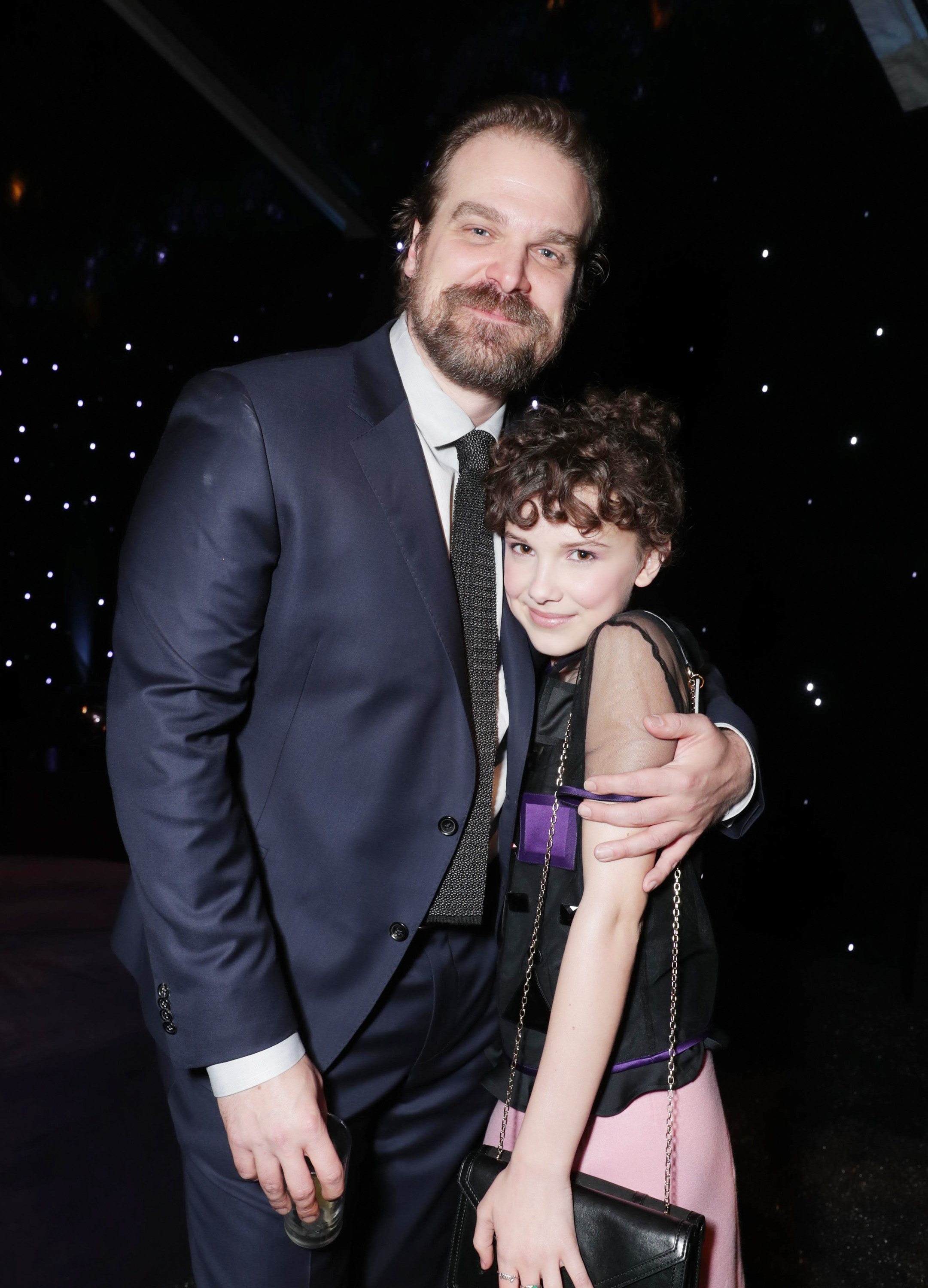 David Harbour et Millie Bobby Brown sont vus lors du toast de Ted Sarandos pour les nominations à la Screen Actors Guild 2017 de Netflix, le 28 janvier 2017, à Los Angeles, en Californie. | Source : Getty Images