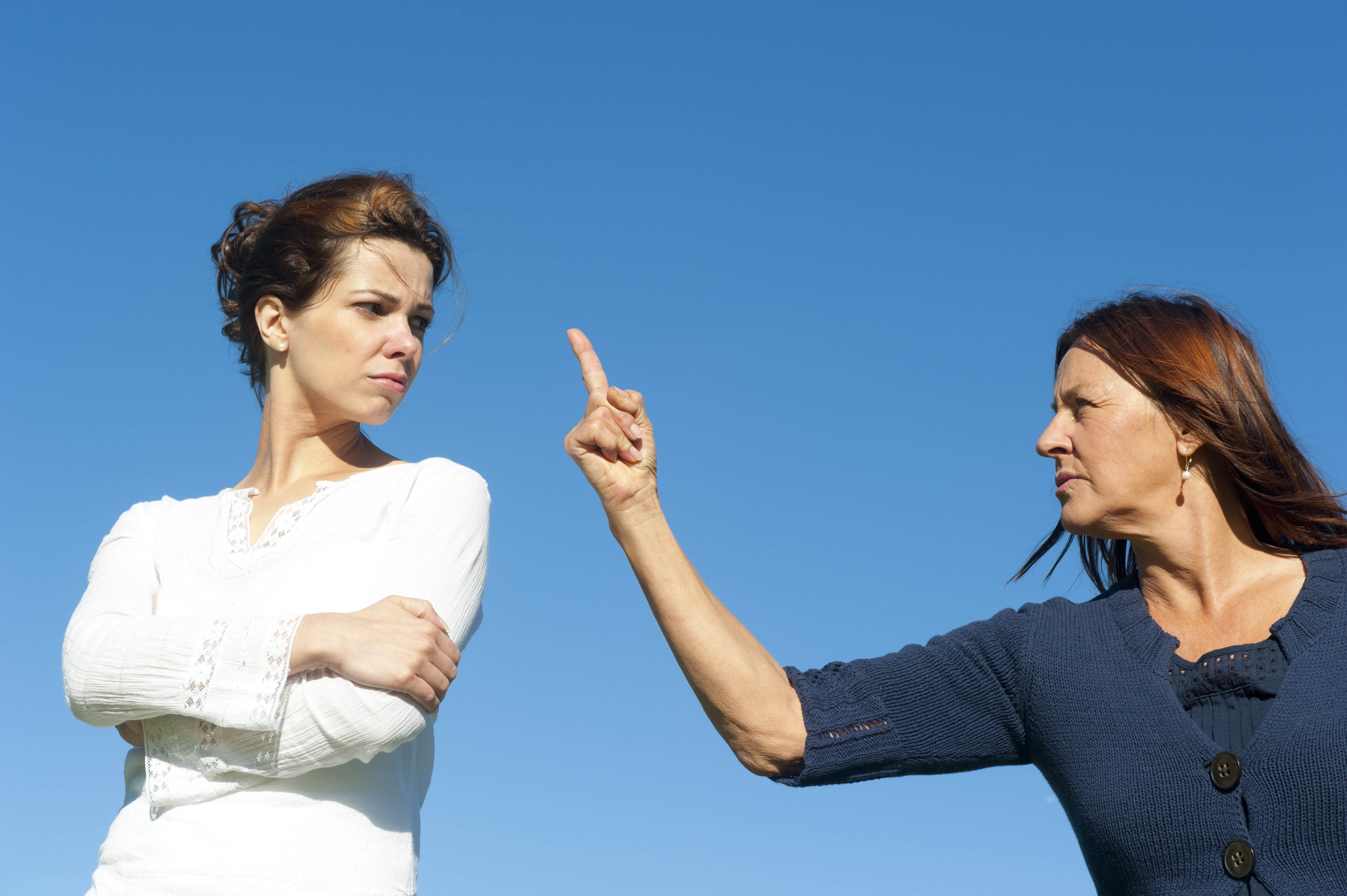 Deux femmes se disputent | Source : Shutterstock