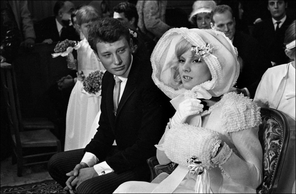 Mariage de Johny Hallyday et Sylvie Vartan en France le 12 avril 1965 - Johnny et Sylvie pendant la cérémonie religieuse. | Photo : Getty Images