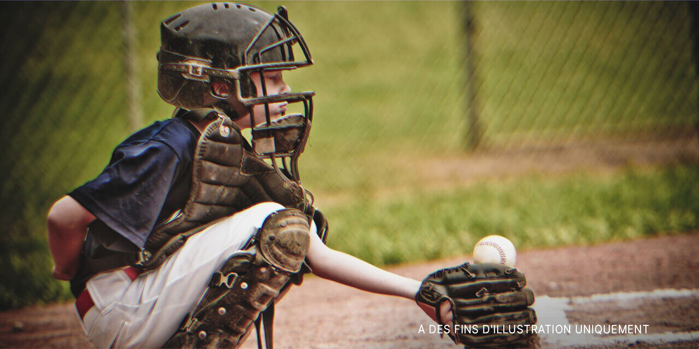 Garçon jouant au baseball. | Source : Shutterstock
