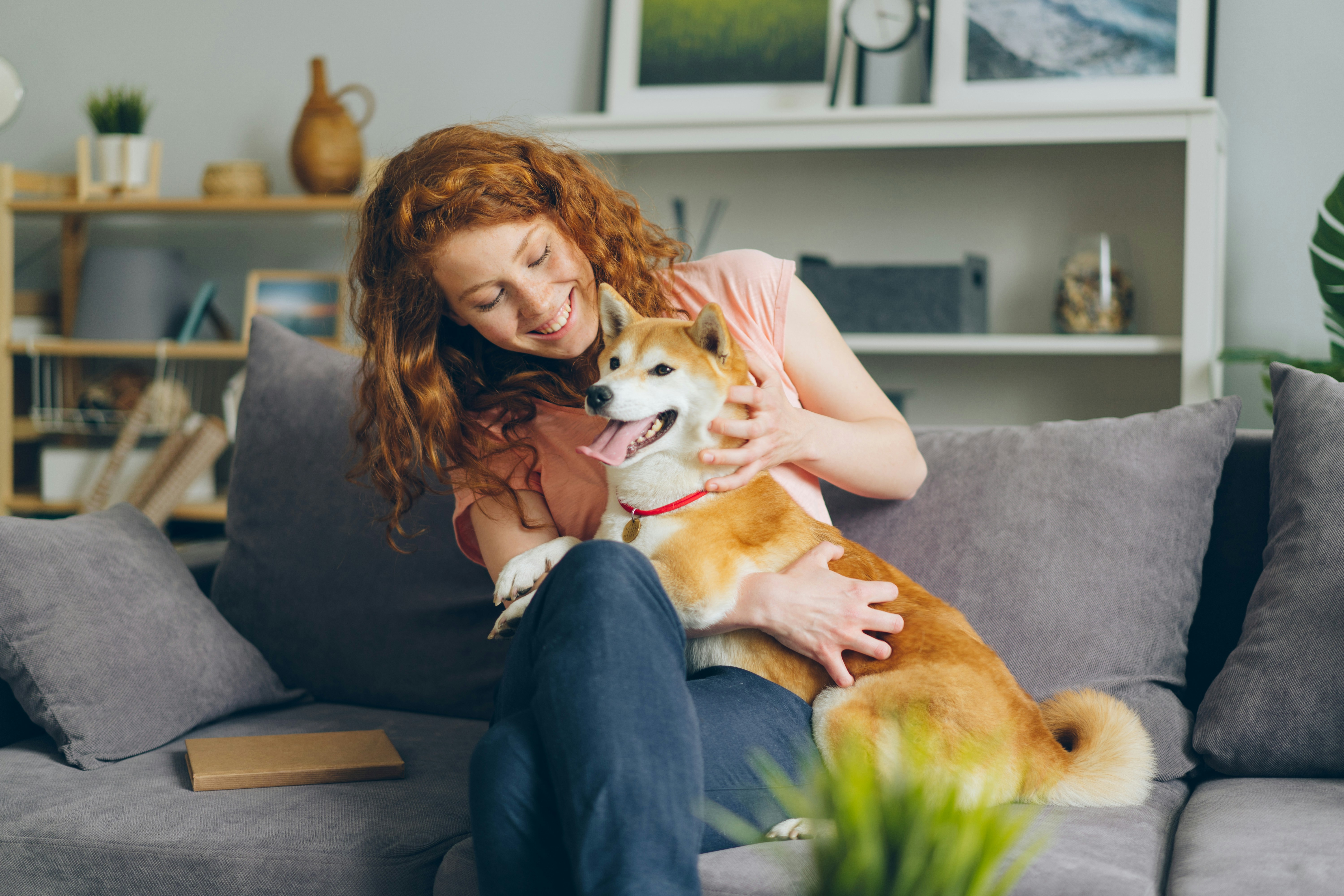 Une femme détendue et heureuse | Source : Unsplash