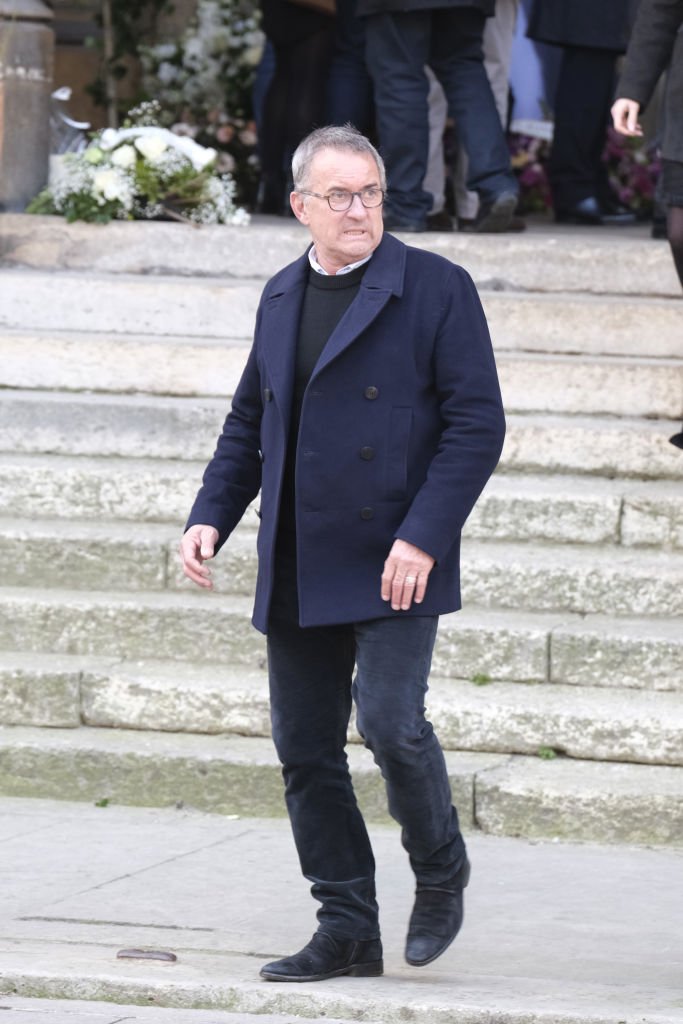 PARIS, FRANCE - 09 MARS : Christophe Dechavanne assiste aux funérailles de Jean-Pierre Pernaut à la Basilique Sainte-Clotilde le 09 mars 2022 à Paris, France. І Source : Getty Images