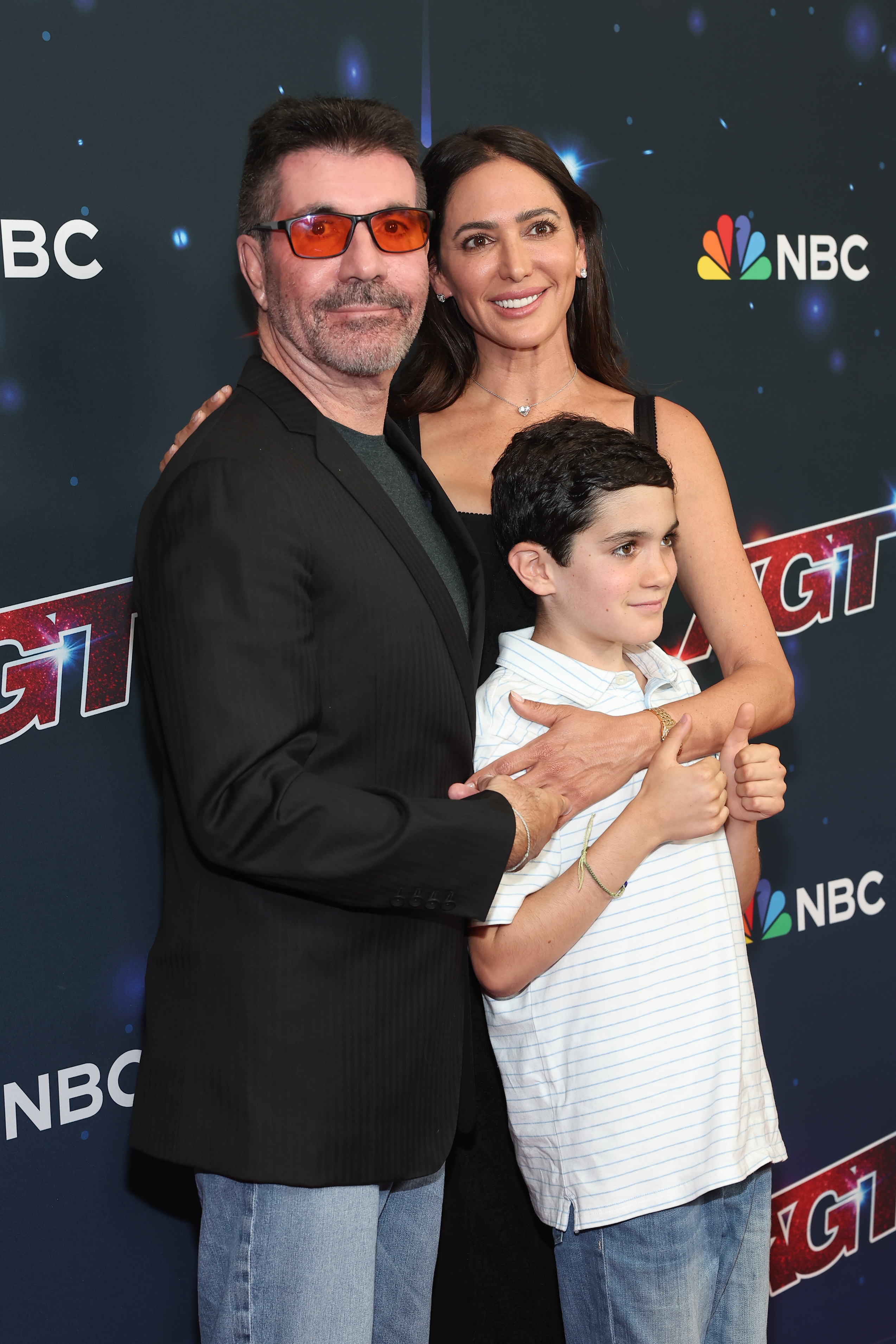 Simon Cowell et Lauren Silverman avec leur fils Eric Cowell lors de la finale de la saison 18 de "America's Got Talent" le 27 septembre 2023 | Source : Getty Images