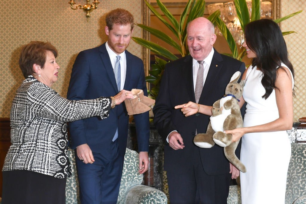 Le Prince Harry, Meghan Markle, Peter Cosgrove et Lynne Cosgrove le 16 octobre 2018. l Photo : Getty Images