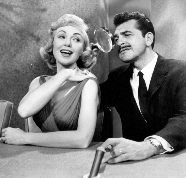 Photo promotionnelle d'Ernie Kovacs et Edie Adams de son émission télévisée "Regarde bien." | Source: Wikimedia Commons