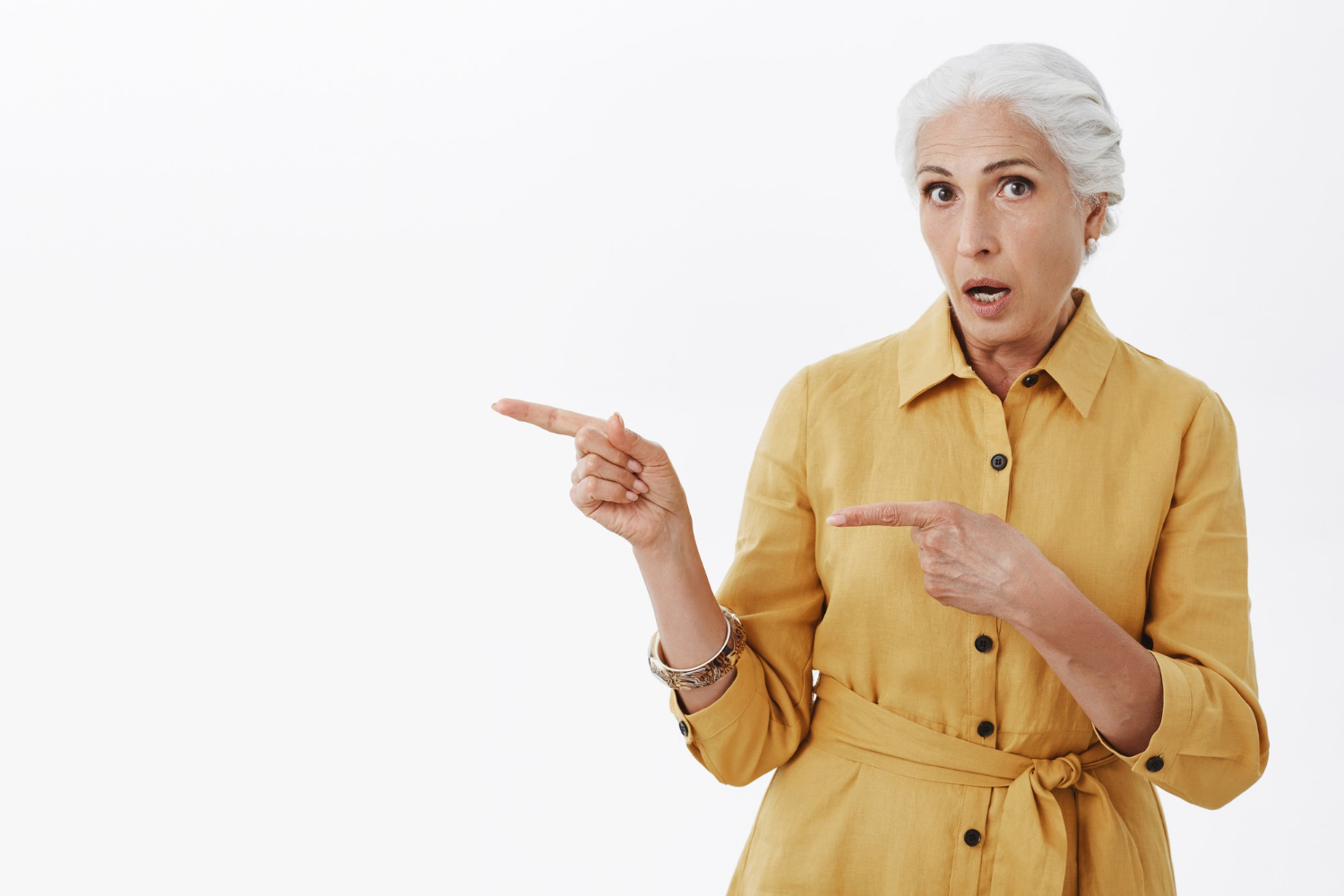 Une femme âgée frustrée | Source : Freepik