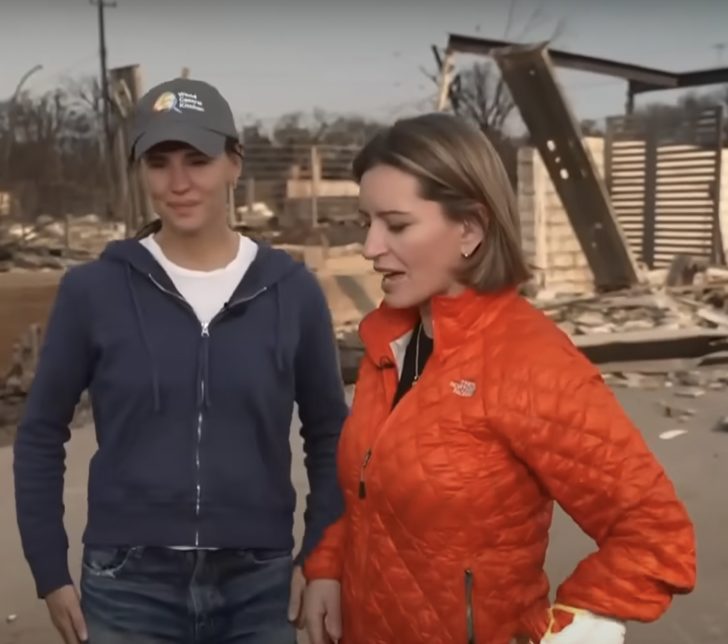 Jennifer Garner et un journaliste lors d'une interview | Source : YouTube/MSNBC