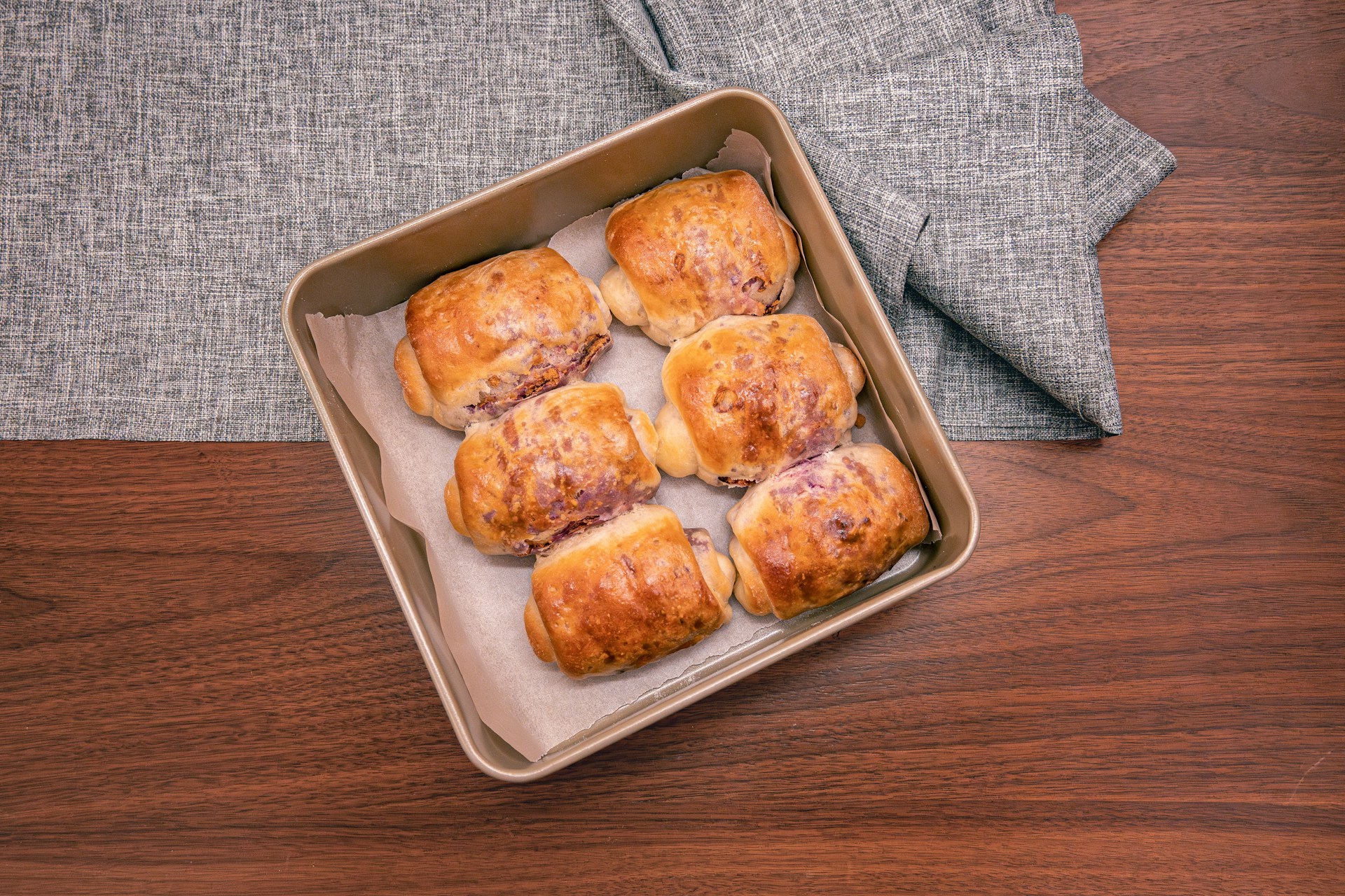 Petits pains à la viande dans une boîte | Source : Unsplash