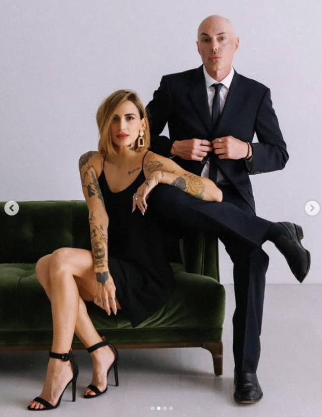 Une photo publiée sur le compte Instagram d'Imbelli montre l'ancien couple en train de poser ensemble avant que leur mariage ne prenne fin. Imbelli a demandé l'annulation 15 jours après le mariage, invoquant « fraud » dans la requête au tribunal. | Source: Instagram/romi_hairandbeauty