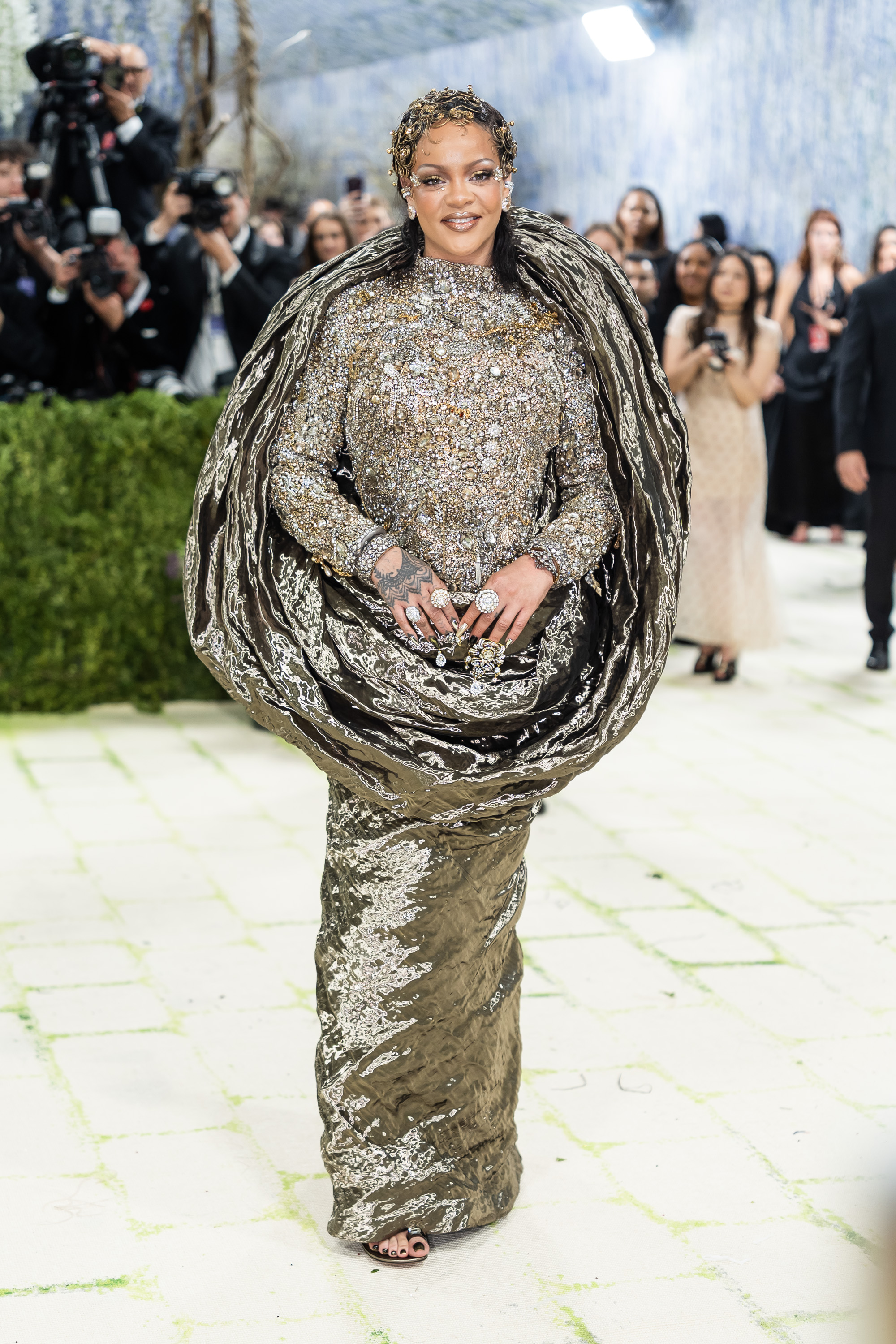 Rihanna porte une tenue audacieuse et texturée au Met Gala 2026 | Source : Getty Images
