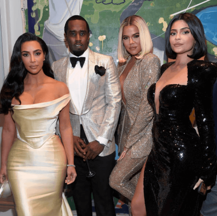 Kim Kardashian, "P. Diddy", Khloe Kardashian et Kylie Jenner posent ensemble | Source: Kevin Mazur / Getty Images