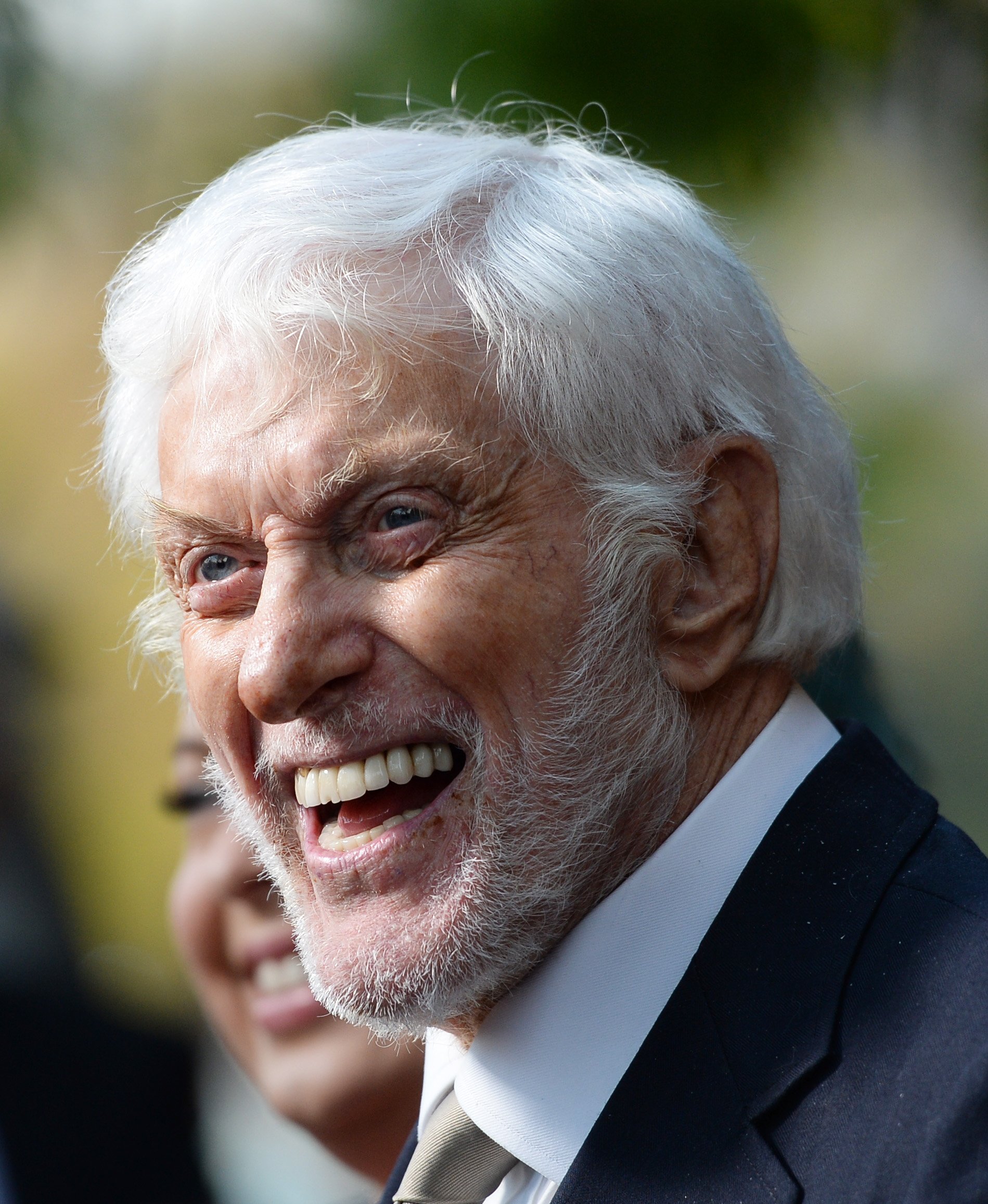 Dick Van Dyke arrive à l'ouverture du nouveau club de Michael Feinstein, Feinstein's at Vitello's, le 13 juin 2019 à Studio City, en Californie. | Source : Getty Images