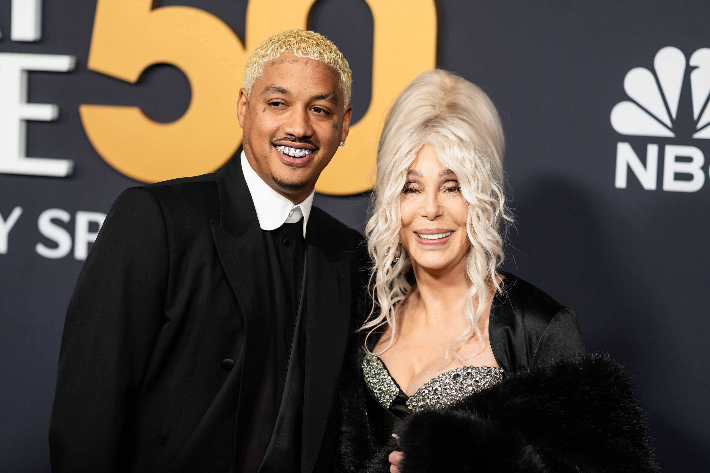 Alexander Edwards et Cher assiste au "SNL50 : The Anniversary Special" au 30 Rockefeller Center à New York City, le 16 février 2025 | Source : Getty Images