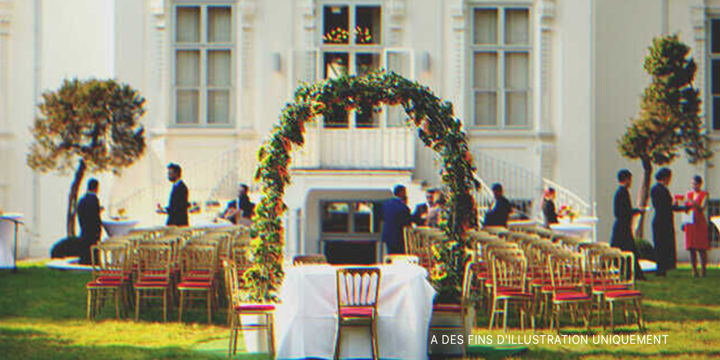 Un mariage en extérieur | Source : Shutterstock.com