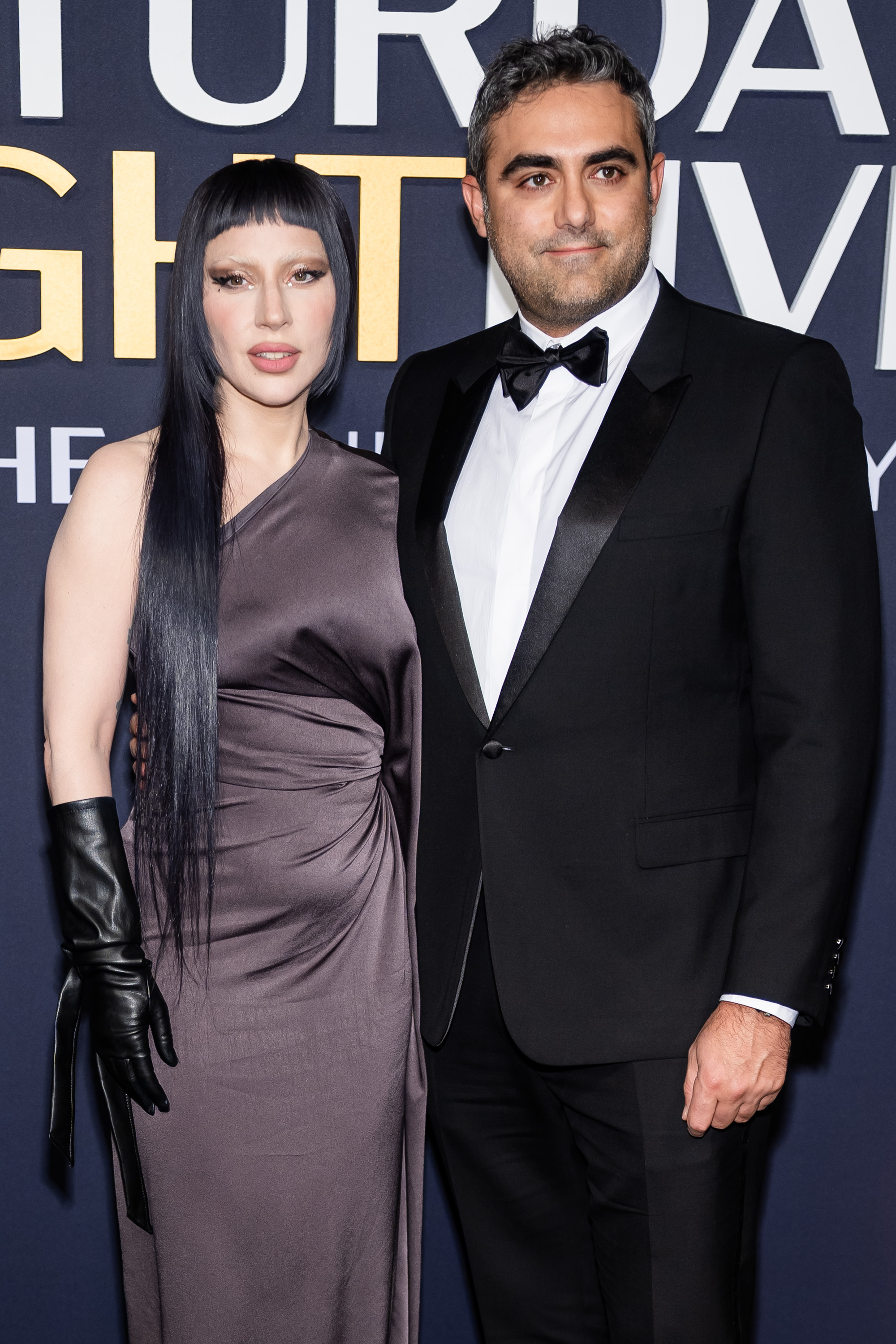 Gaga et Polansky ont accueilli leur premier enfant ensemble grâce à une mère porteuse, même s'ils n'ont pas expliqué publiquement pourquoi ils avaient choisi cette voie. Le couple profiterait actuellement de moments tranquilles avec leur nouveau-né, loin des projecteurs. | Source : Getty Images