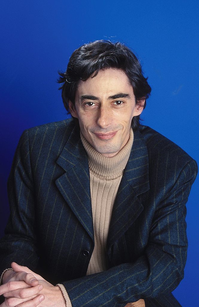  Philippe Vecchi, animateur de télévision en France en mars 1999. | Photo : Getty Images