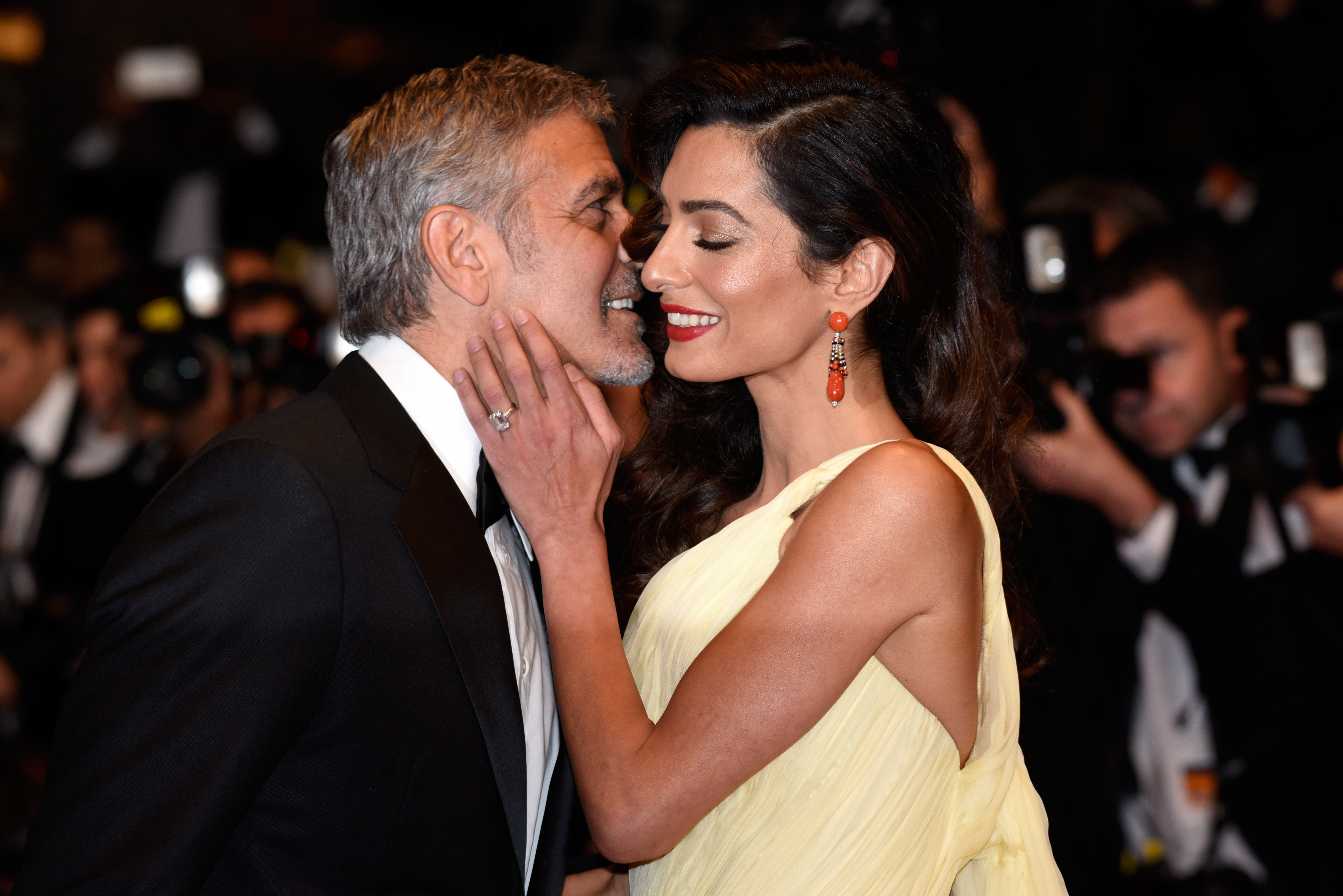 George et Amal Clooney à la première de "Money Monster" lors de la 69e édition du Festival de Cannes à Cannes, France, le 12 mai 2016 | Source : Getty Images