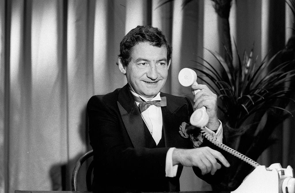 Pierre Desproges dans "La minute nécessaire de Monsieur Cyclopède" en 1982. l Photo : Getty Images