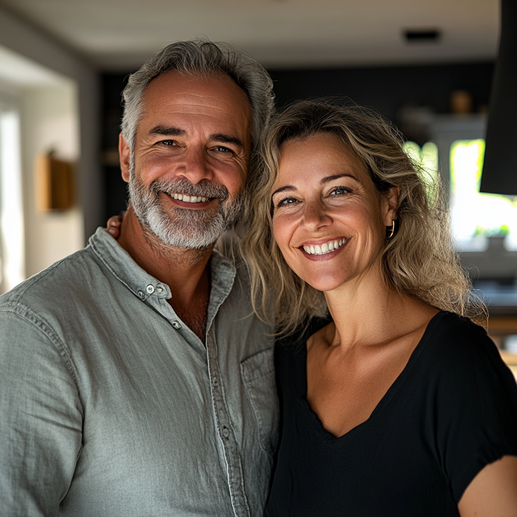 Un couple debout ensemble | Source : Midjourney