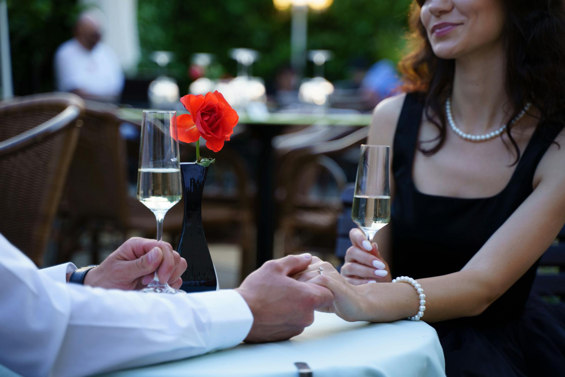 Un couple en rendez-vous | Source : Pexels
