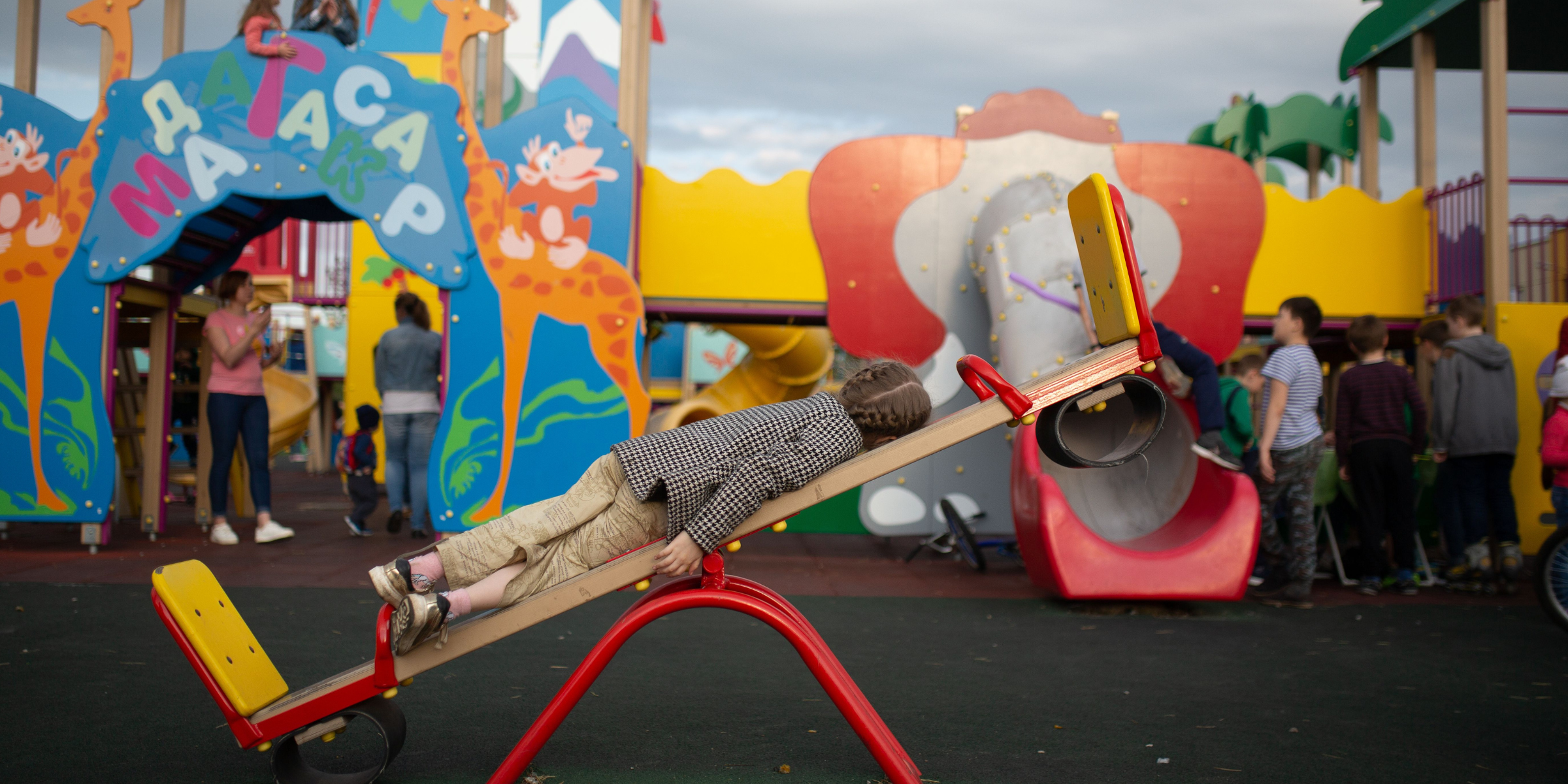 Une aire de jeux haute en couleur | Source : Pexels