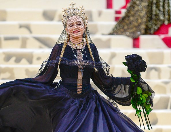 Madonna assiste aux Corps Célestes : Fashion & The Catholic Imagination Costume Institute Gala. |Photo : Getty Images