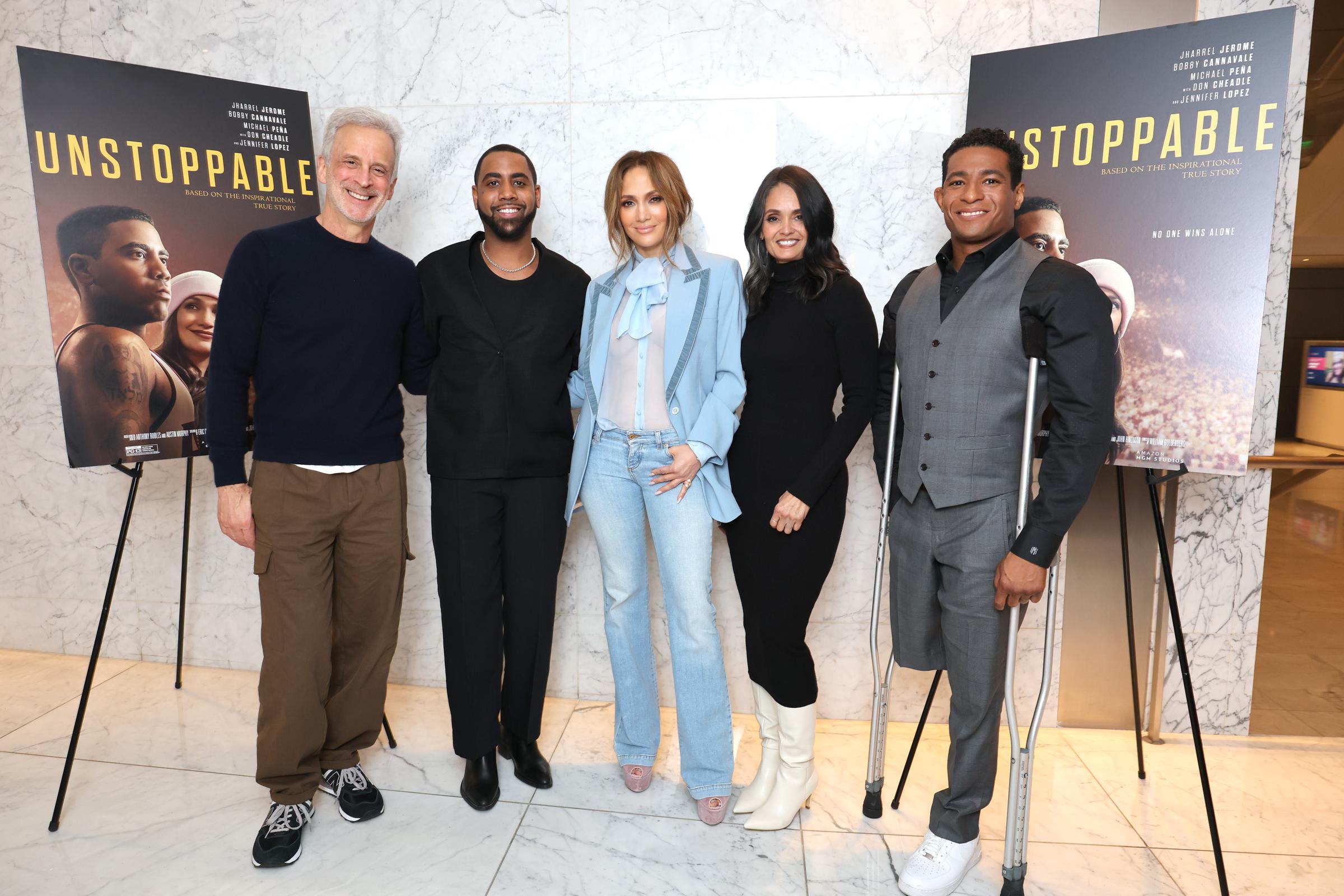 William Goldenberg, Jharrel Jerome, Jennifer Lopez, Judy Robles et Anthony Robles le 15 décembre 2024 à Los Angeles, Californie | Source : Getty Images