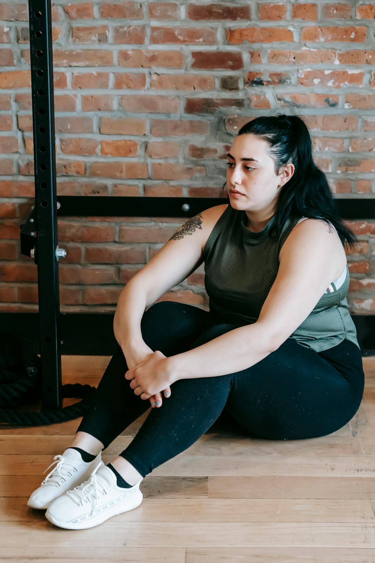 Une femme en détresse perdue dans ses pensées | Source : Pexels