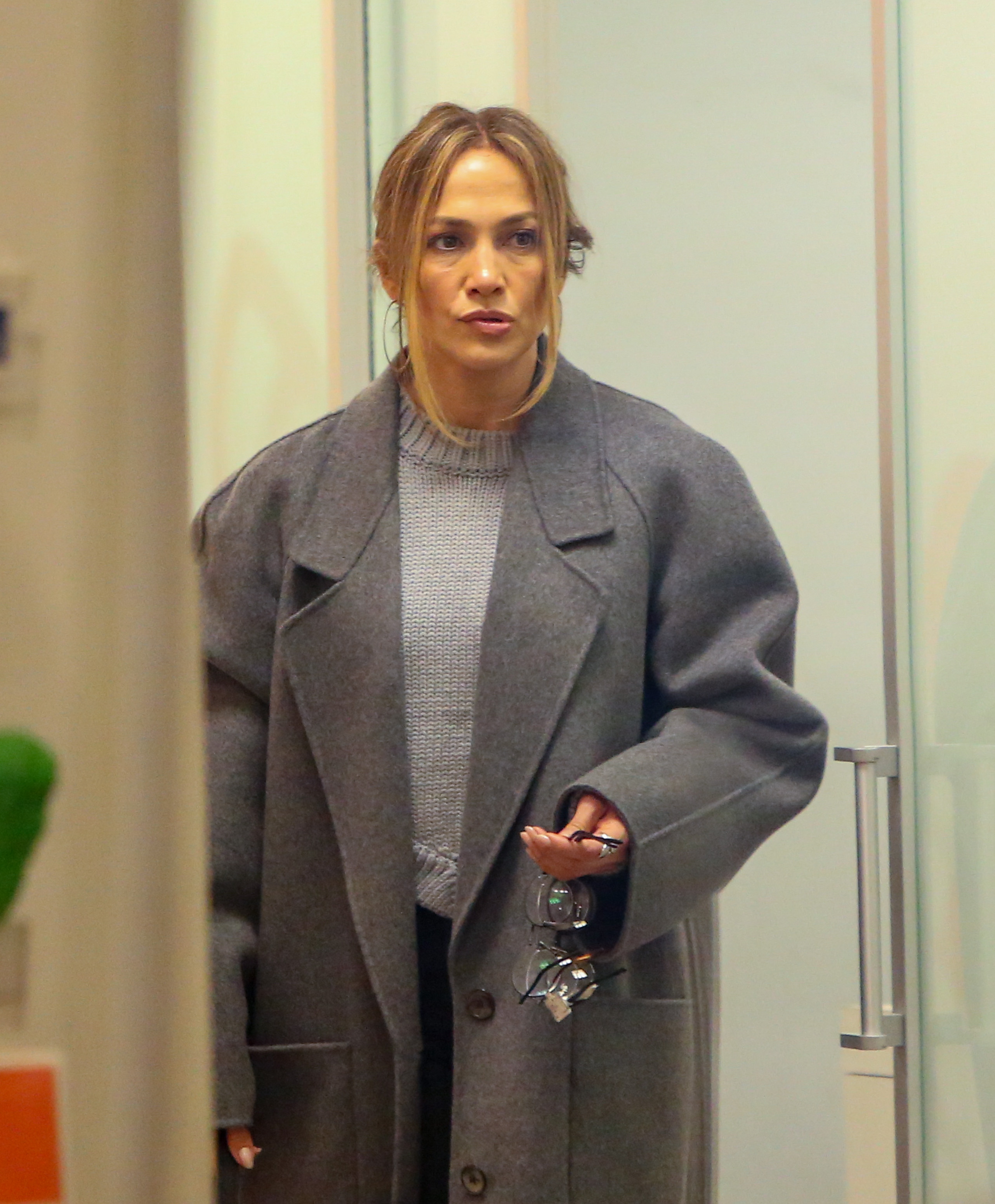 Jennifer Lopez repérée lors d'une sortie à Los Angeles, Californie, le 11 décembre 2021 | Source : Getty Images