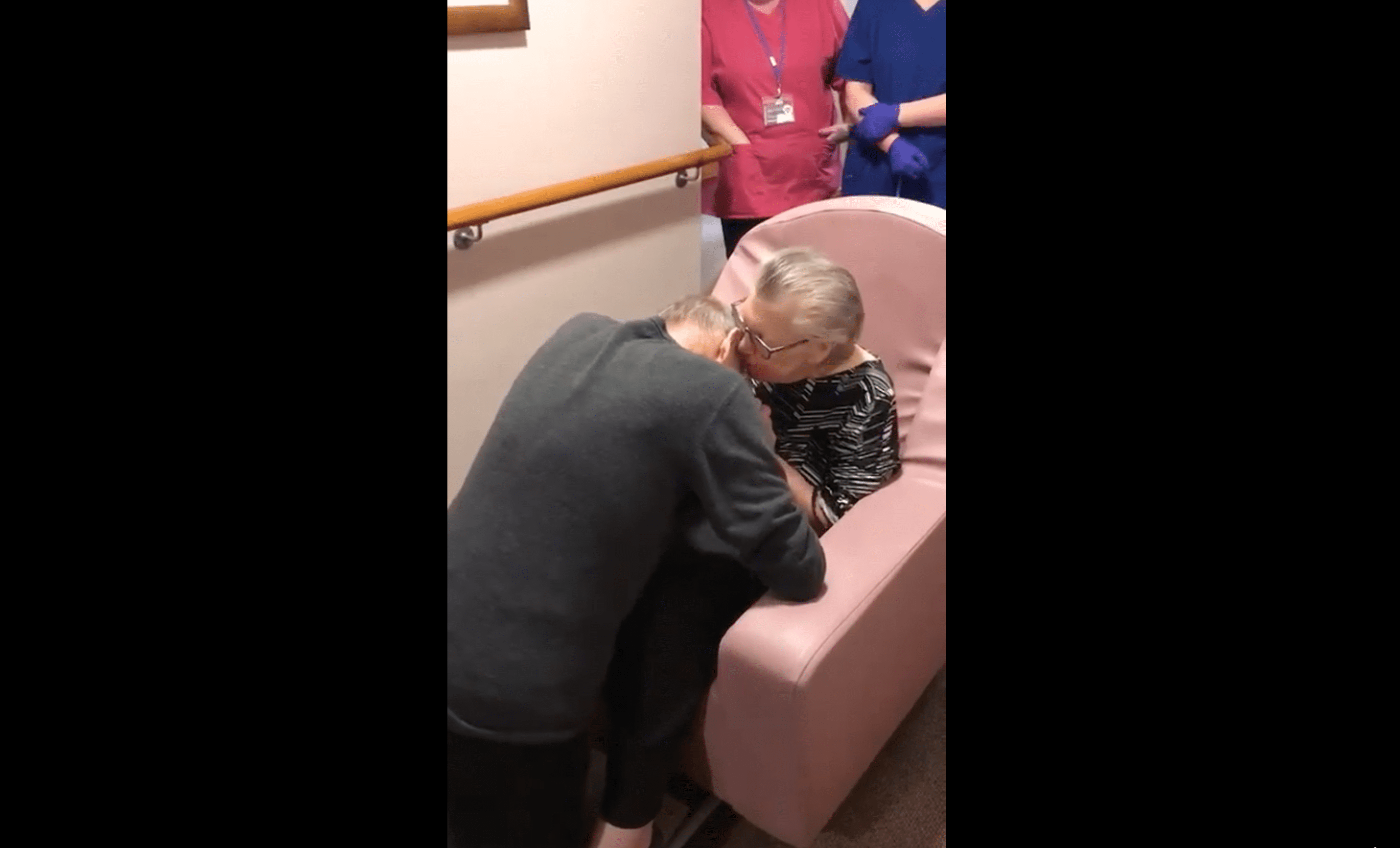 Lewis and Barbara Tunnicliffe during their touching reunion | Source: Facebook / Bradwell Hall Nursing Home