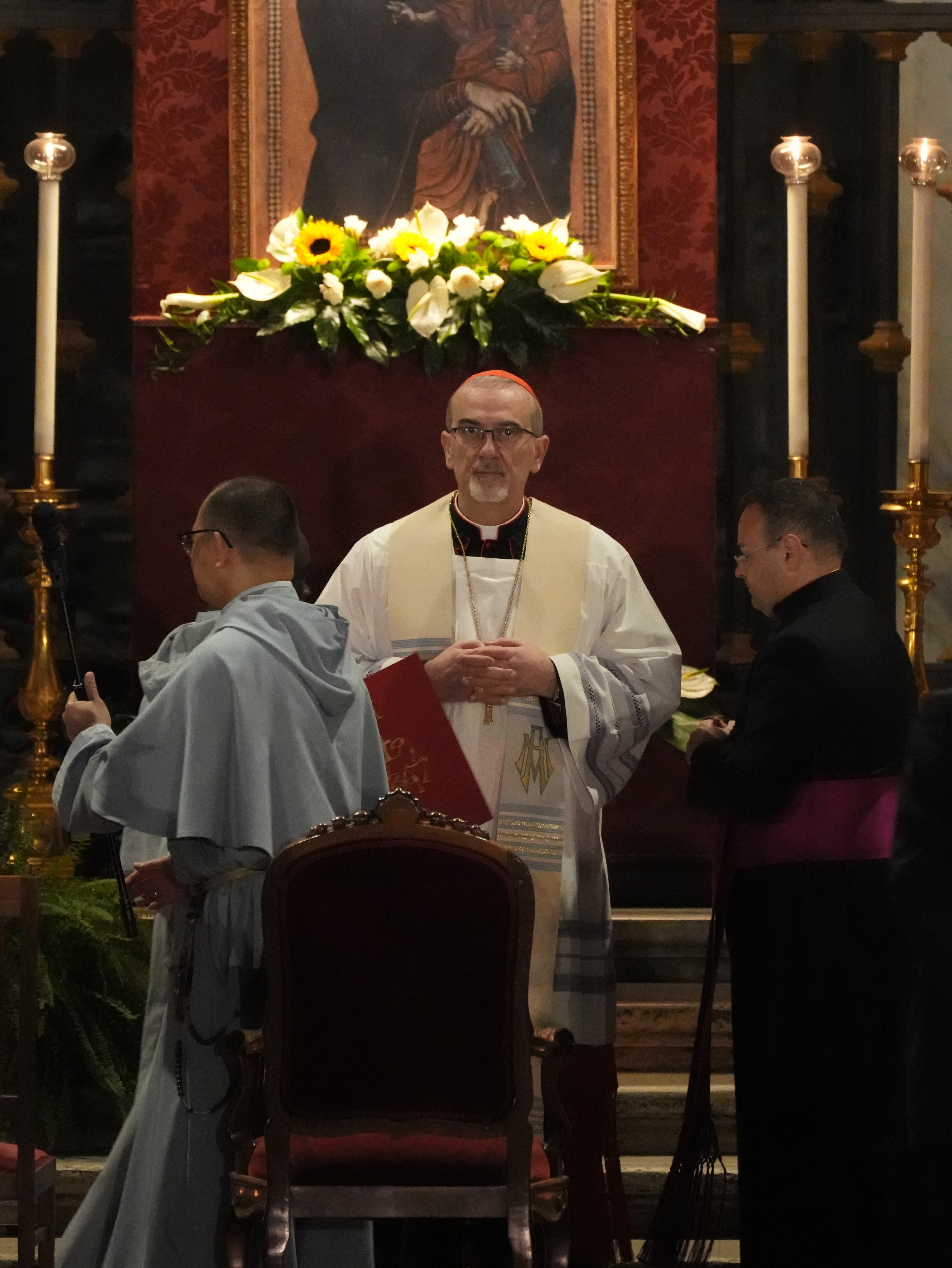 Le cardinal Pierbattista Pizzaballa dirige un service de rosaire à la Basilique de Santa Maria Maggiore, le 25 avril 2025, à Rome, en Italie. | Source : Getty Images
