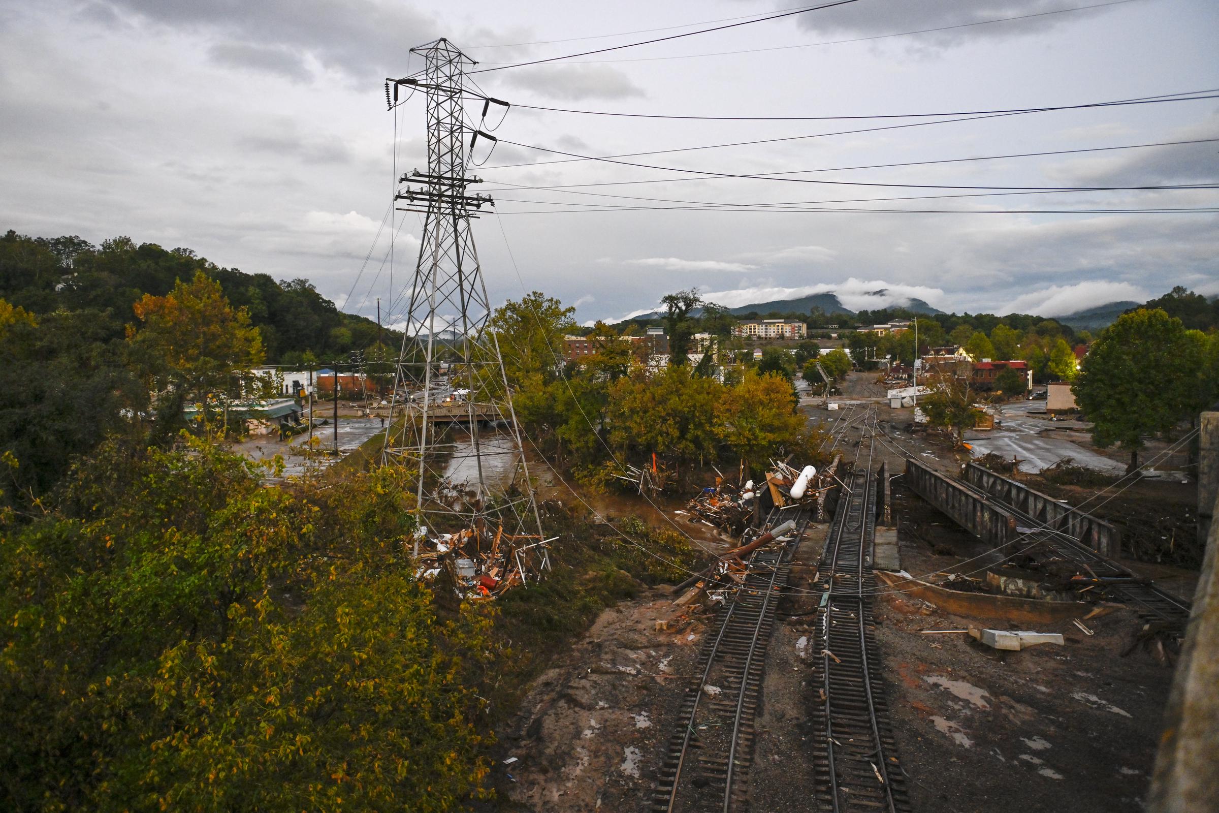 Les conséquences de l'ouragan Helene à Asheville, en Caroline du Nord, le 30 septembre 2024 | Source : Getty Images