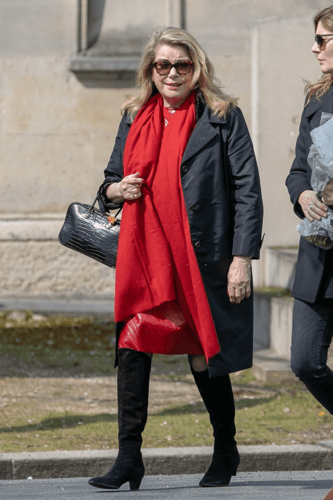 Paris, France - 02 avril : (G-D) Catherine Deneuve et sa fille Chiara Mastroianni assistent aux funérailles d'Agnès Varda au cimetière Montparnasse le 02 avril 2019 à Paris, en France. | Photo : Getty Images