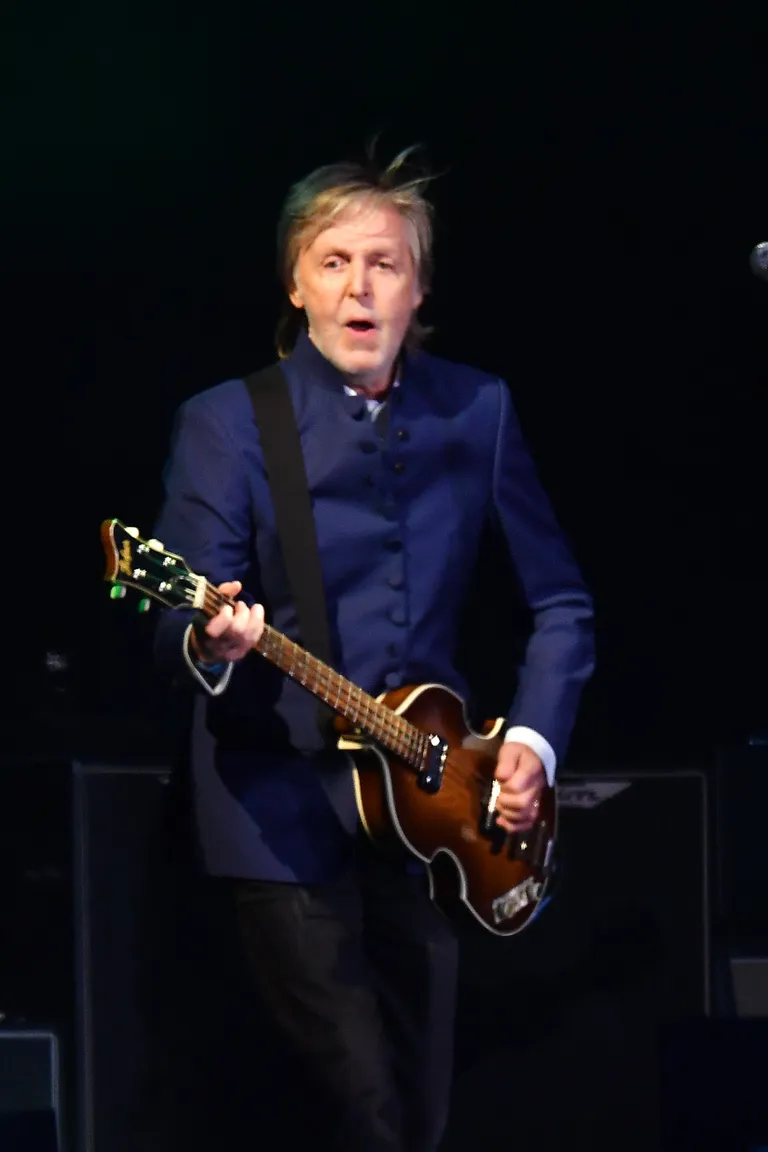 Paul McCartney sur scène lors d'un festival à Glastonbury, en Angleterre, le 25 juin 2022. | Source : Getty Images