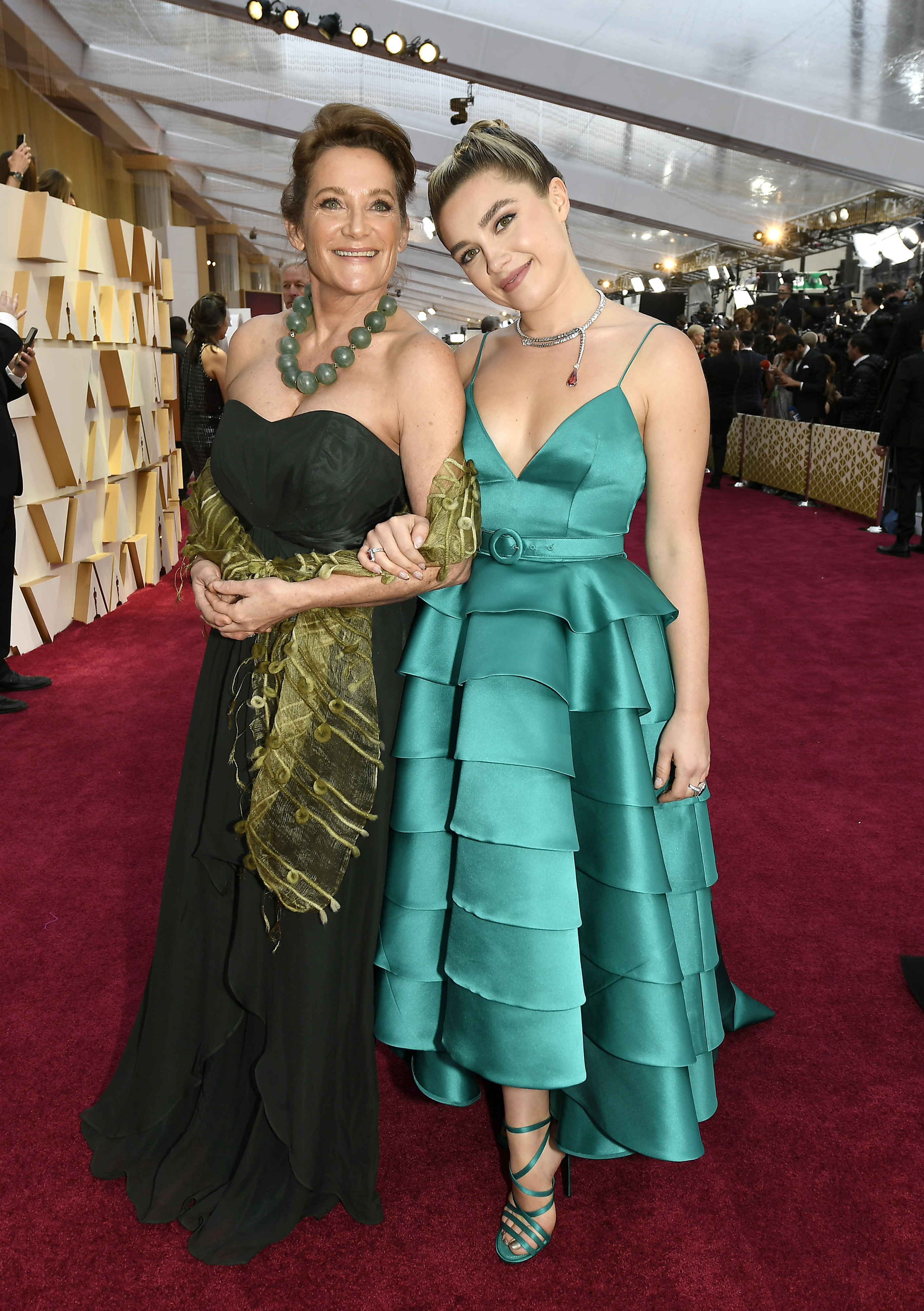 Deborah Mackin et Florence Pug assistent à la 92e cérémonie annuelle des Oscars à Hollywood et Highland le 09 février 2020 à Hollywood, Californie | Source : Getty Images