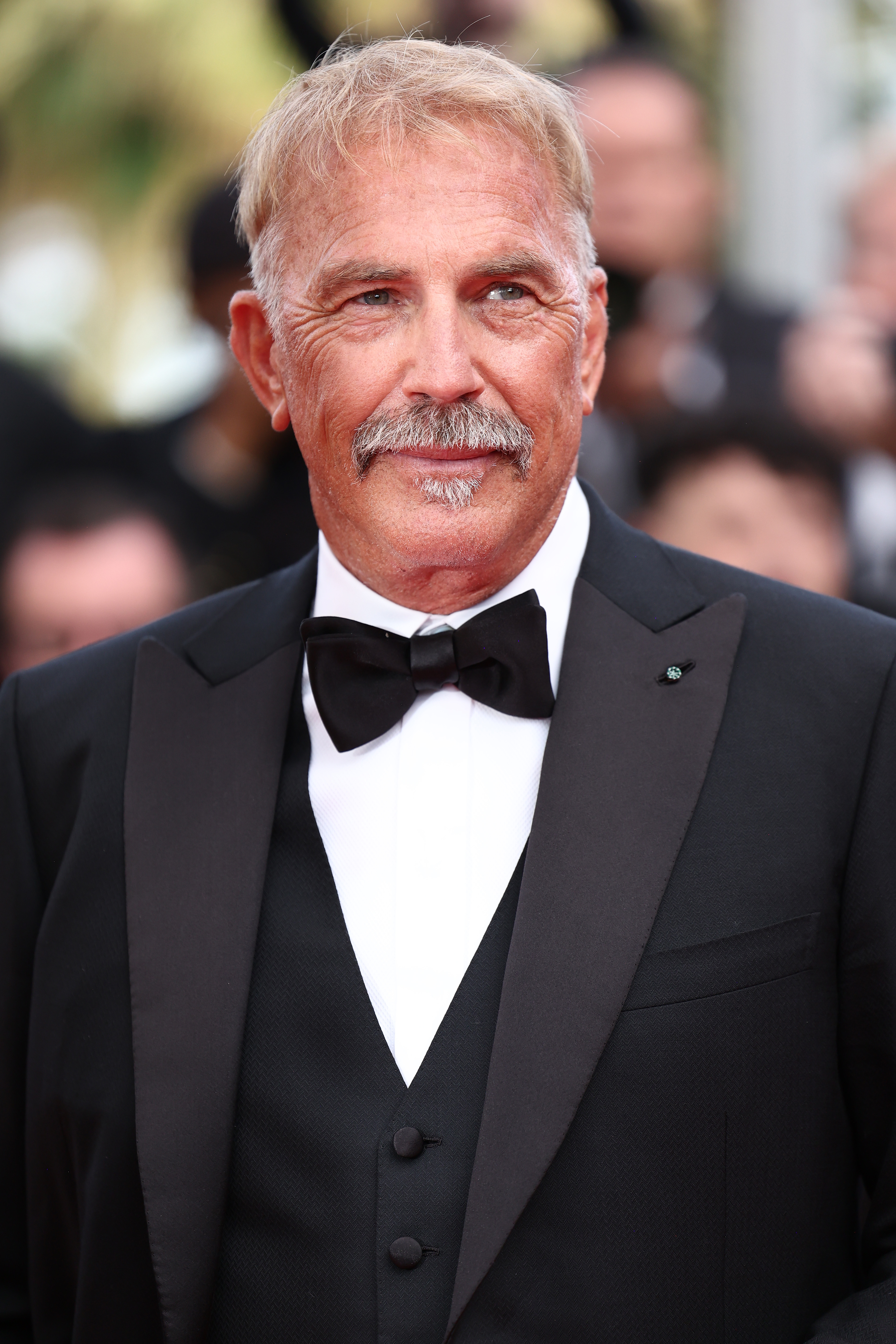 Kevin Costner assiste à l'événement du tapis rouge "Horizon : Une sage américaine" sur le tapis rouge du 77e Festival de Cannes annuel, le 19 mai 2024, à Cannes, en France. | Source : Getty Images