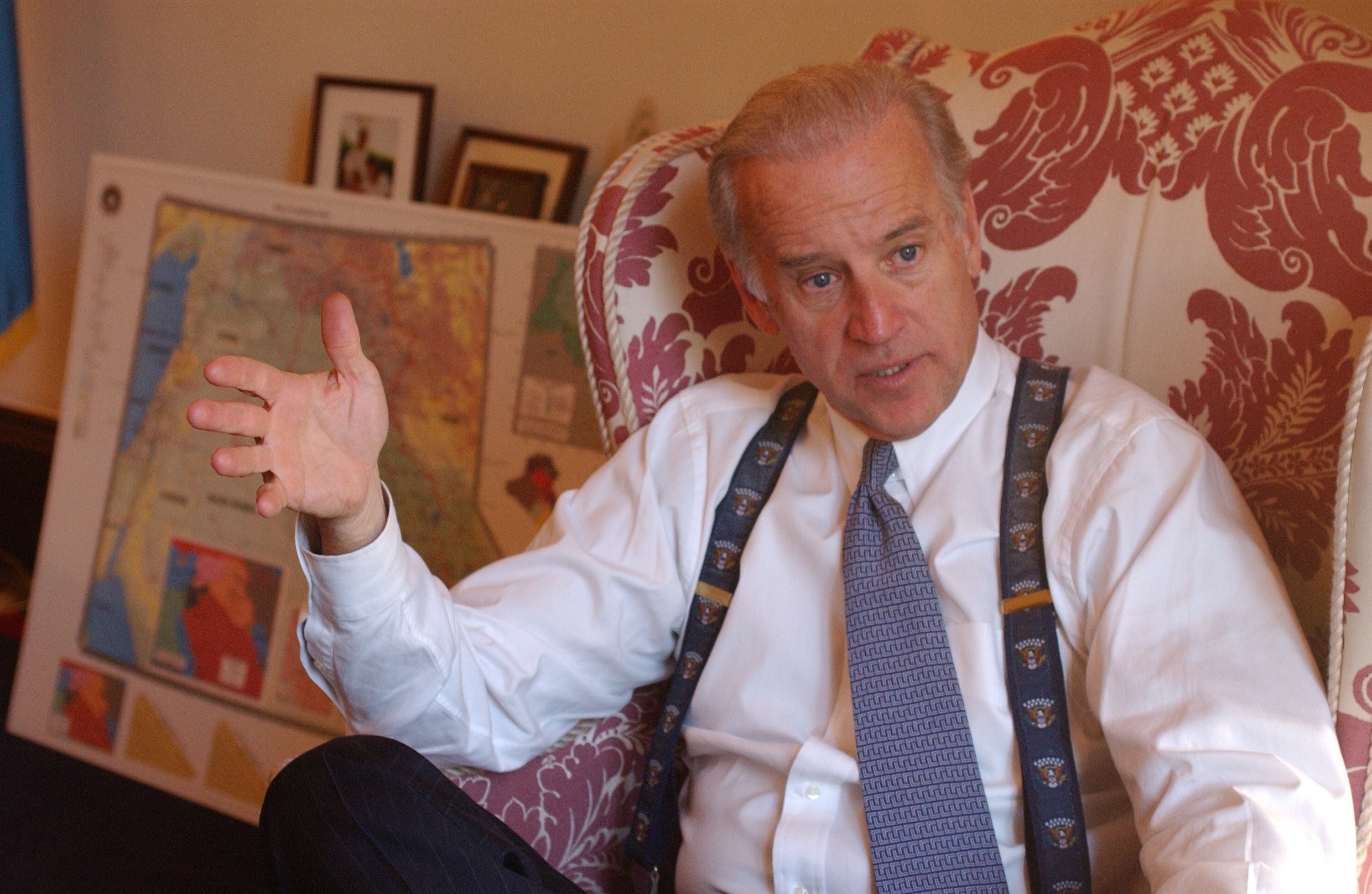 Joe Biden lors d'une interview dans son bureau le 5 février 2003 | Source : Getty Images