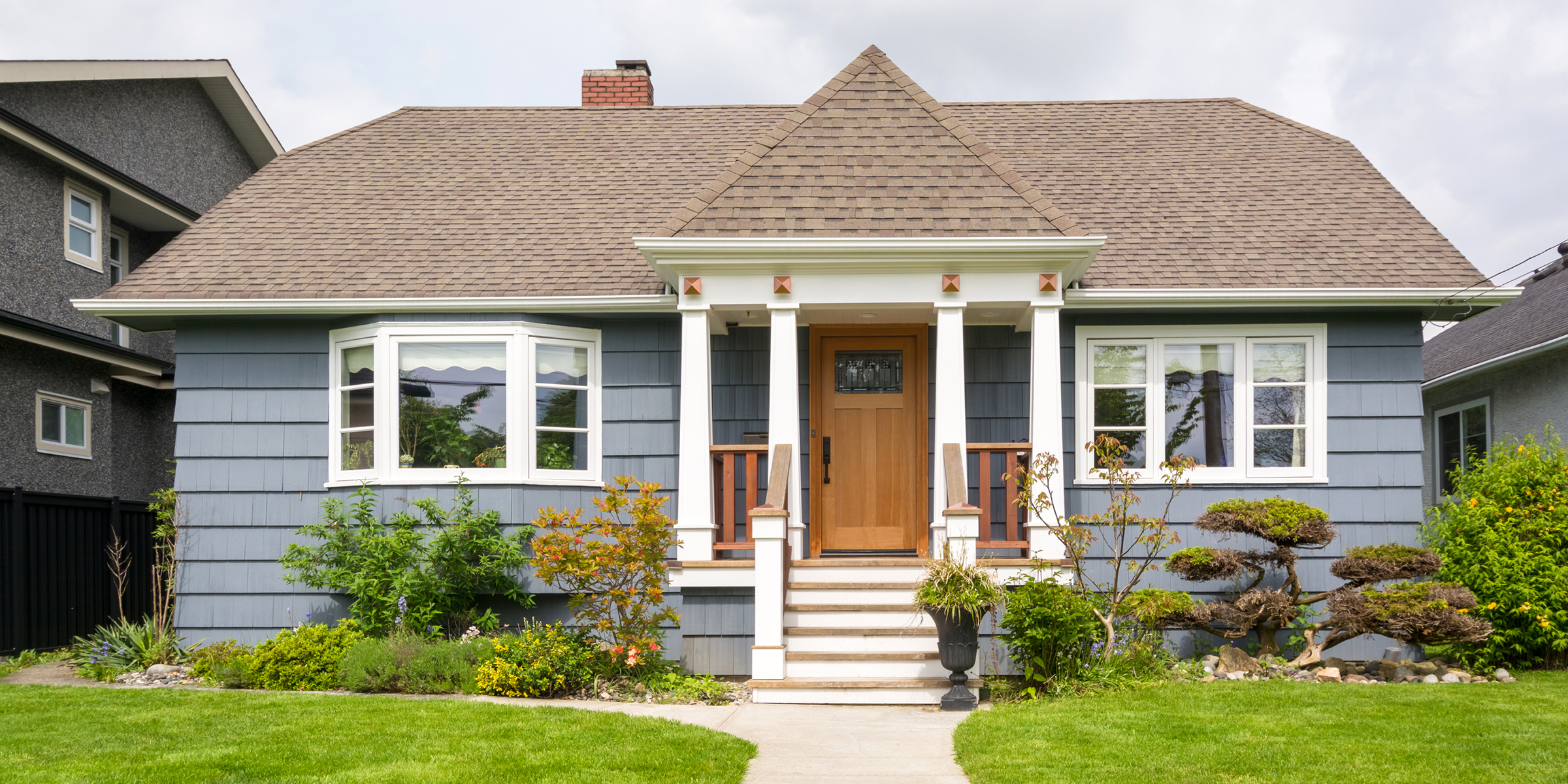 Une maison bleue sububrab | Source : Shutterstock