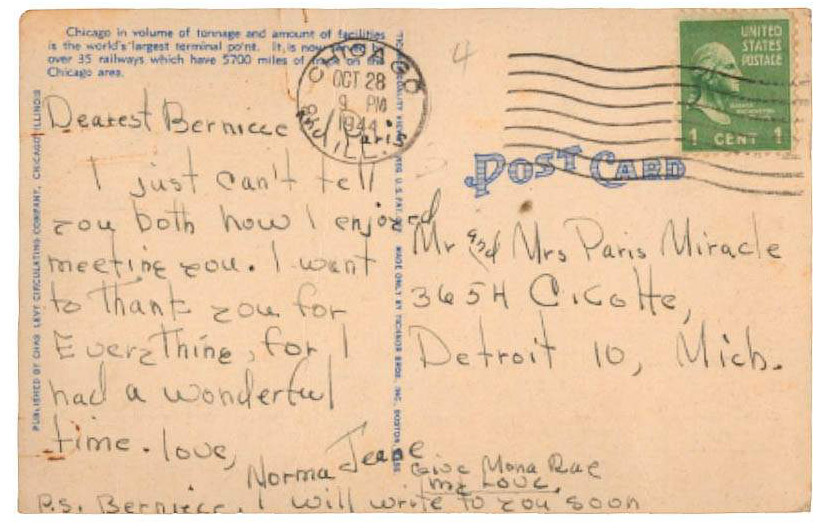 Une carte postale adressée à Bernice Miracle et à son mari Paris Miracle, portant le cachet de la poste du 28 octobre 1944 | Source : Getty Images