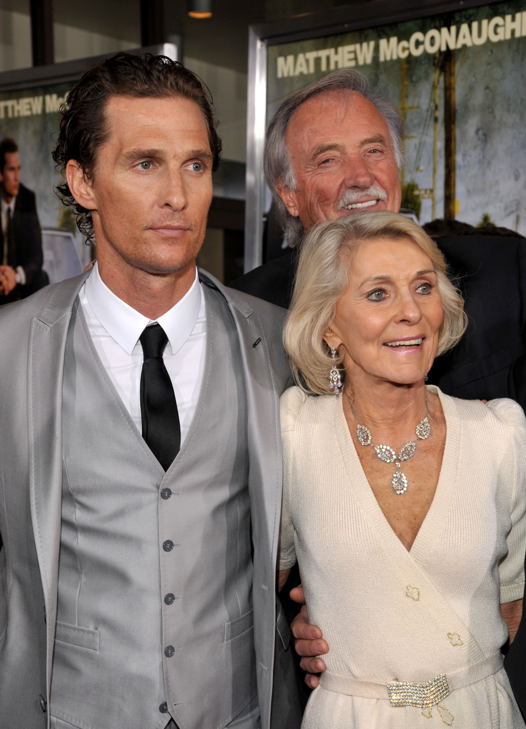 Matthew McConaughey avec ses parents Kay McCabe et James Donald McConaughey au ArcLight Cinemas le 10 mars 2011 à Hollywood, Californie | Source : Getty Images